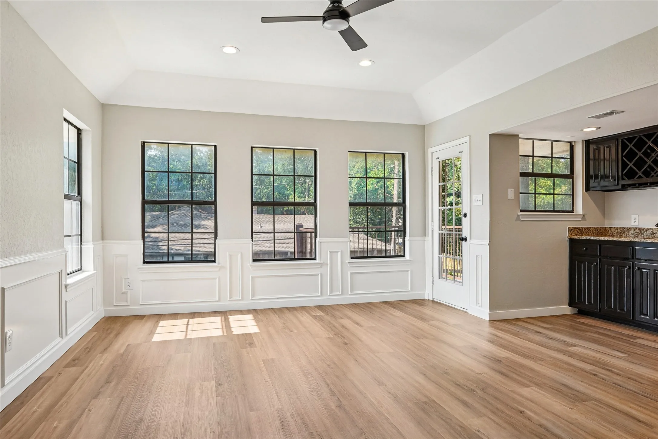 Single Family Residence For Rent in Tarrant County , 6006 Millwood Drive, Arlington, Texas 76016, 4 Bedroom, 4 Bathroom, 3 Garage spaces, 2,955 Sqft, built in 1985, mls#21390892, Real Estate Agent in Arlington, Homes For Rent in Tarrant county, Homes For Rent in Arlington, Realtor in Arlington Texas, Real Estate Brokerage Independent Realty Texas, Luminita Cordes Realtor