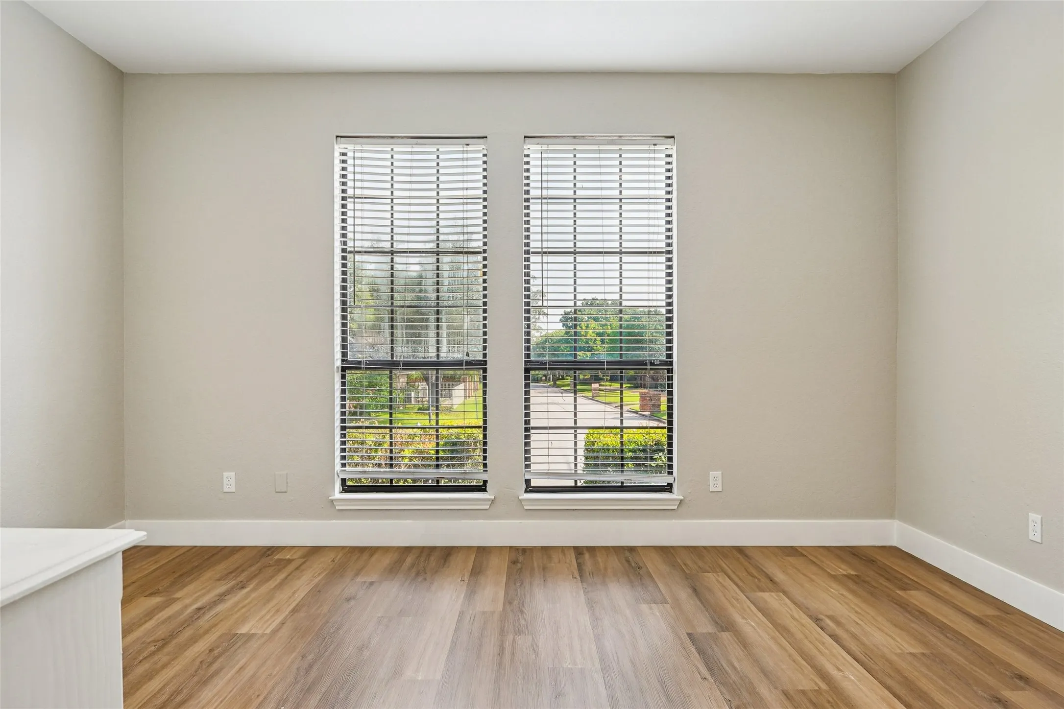 Single Family Residence For Rent in Tarrant County , 6006 Millwood Drive, Arlington, Texas 76016, 4 Bedroom, 4 Bathroom, 3 Garage spaces, 2,955 Sqft, built in 1985, mls#21390892, Real Estate Agent in Arlington, Homes For Rent in Tarrant county, Homes For Rent in Arlington, Realtor in Arlington Texas, Real Estate Brokerage Independent Realty Texas, Luminita Cordes Realtor