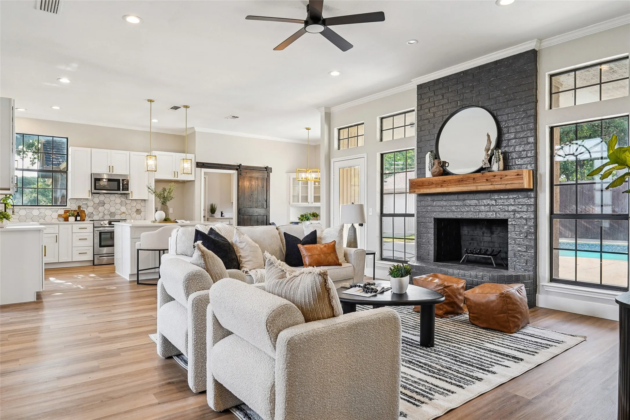 Single Family Residence For Rent in Tarrant County , 6006 Millwood Drive, Arlington, Texas 76016, 4 Bedroom, 4 Bathroom, 3 Garage spaces, 2,955 Sqft, built in 1985, mls#21390892, Real Estate Agent in Arlington, Homes For Rent in Tarrant county, Homes For Rent in Arlington, Realtor in Arlington Texas, Real Estate Brokerage Independent Realty Texas, Luminita Cordes Realtor