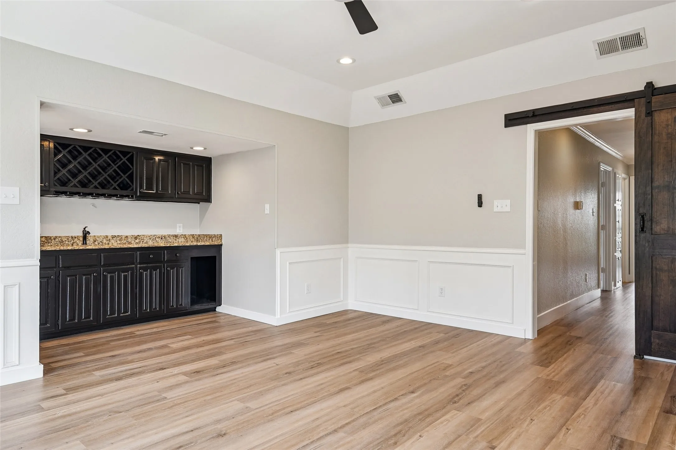 Single Family Residence For Rent in Tarrant County , 6006 Millwood Drive, Arlington, Texas 76016, 4 Bedroom, 4 Bathroom, 3 Garage spaces, 2,955 Sqft, built in 1985, mls#21390892, Real Estate Agent in Arlington, Homes For Rent in Tarrant county, Homes For Rent in Arlington, Realtor in Arlington Texas, Real Estate Brokerage Independent Realty Texas, Luminita Cordes Realtor