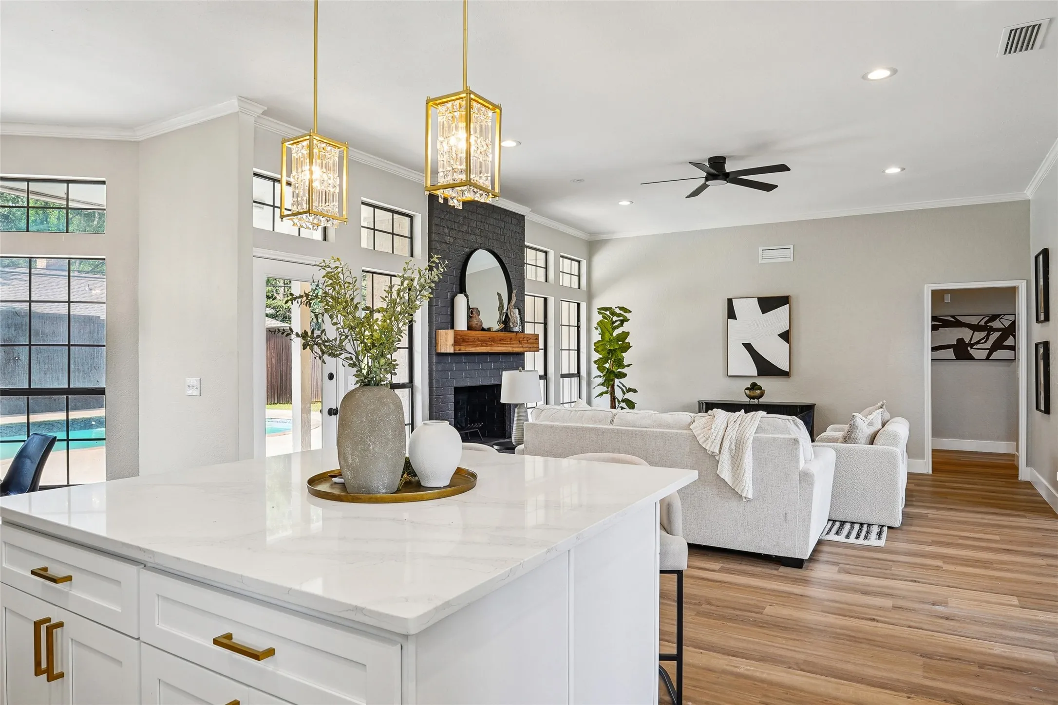 Single Family Residence For Rent in Tarrant County , 6006 Millwood Drive, Arlington, Texas 76016, 4 Bedroom, 4 Bathroom, 3 Garage spaces, 2,955 Sqft, built in 1985, mls#21390892, Real Estate Agent in Arlington, Homes For Rent in Tarrant county, Homes For Rent in Arlington, Realtor in Arlington Texas, Real Estate Brokerage Independent Realty Texas, Luminita Cordes Realtor