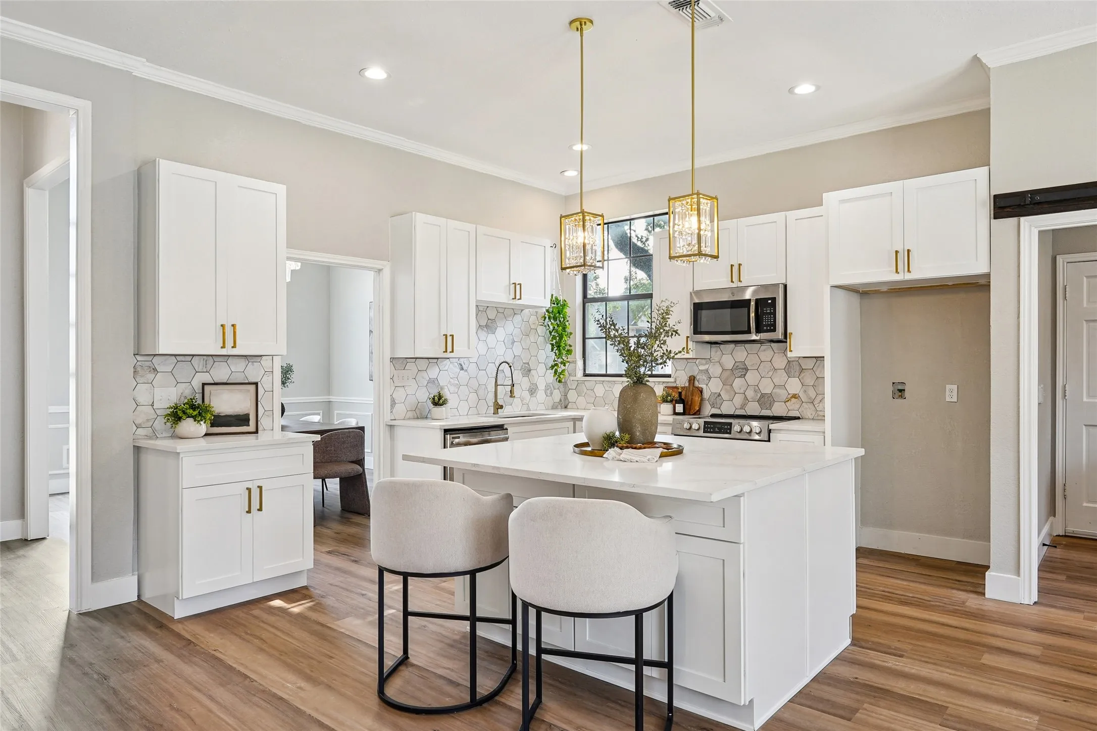Single Family Residence For Rent in Tarrant County , 6006 Millwood Drive, Arlington, Texas 76016, 4 Bedroom, 4 Bathroom, 3 Garage spaces, 2,955 Sqft, built in 1985, mls#21390892, Real Estate Agent in Arlington, Homes For Rent in Tarrant county, Homes For Rent in Arlington, Realtor in Arlington Texas, Real Estate Brokerage Independent Realty Texas, Luminita Cordes Realtor
