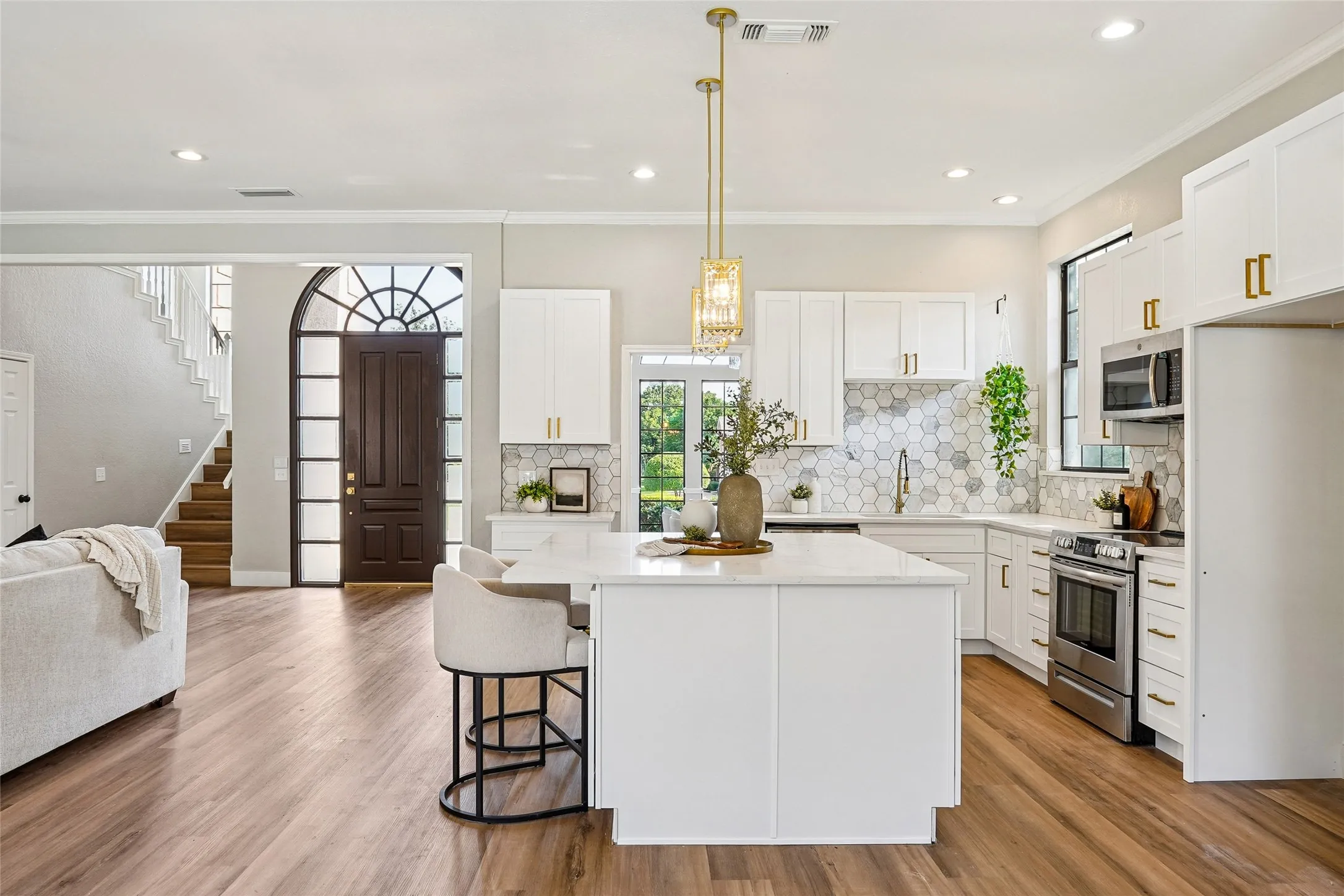 Single Family Residence For Rent in Tarrant County , 6006 Millwood Drive, Arlington, Texas 76016, 4 Bedroom, 4 Bathroom, 3 Garage spaces, 2,955 Sqft, built in 1985, mls#21390892, Real Estate Agent in Arlington, Homes For Rent in Tarrant county, Homes For Rent in Arlington, Realtor in Arlington Texas, Real Estate Brokerage Independent Realty Texas, Luminita Cordes Realtor