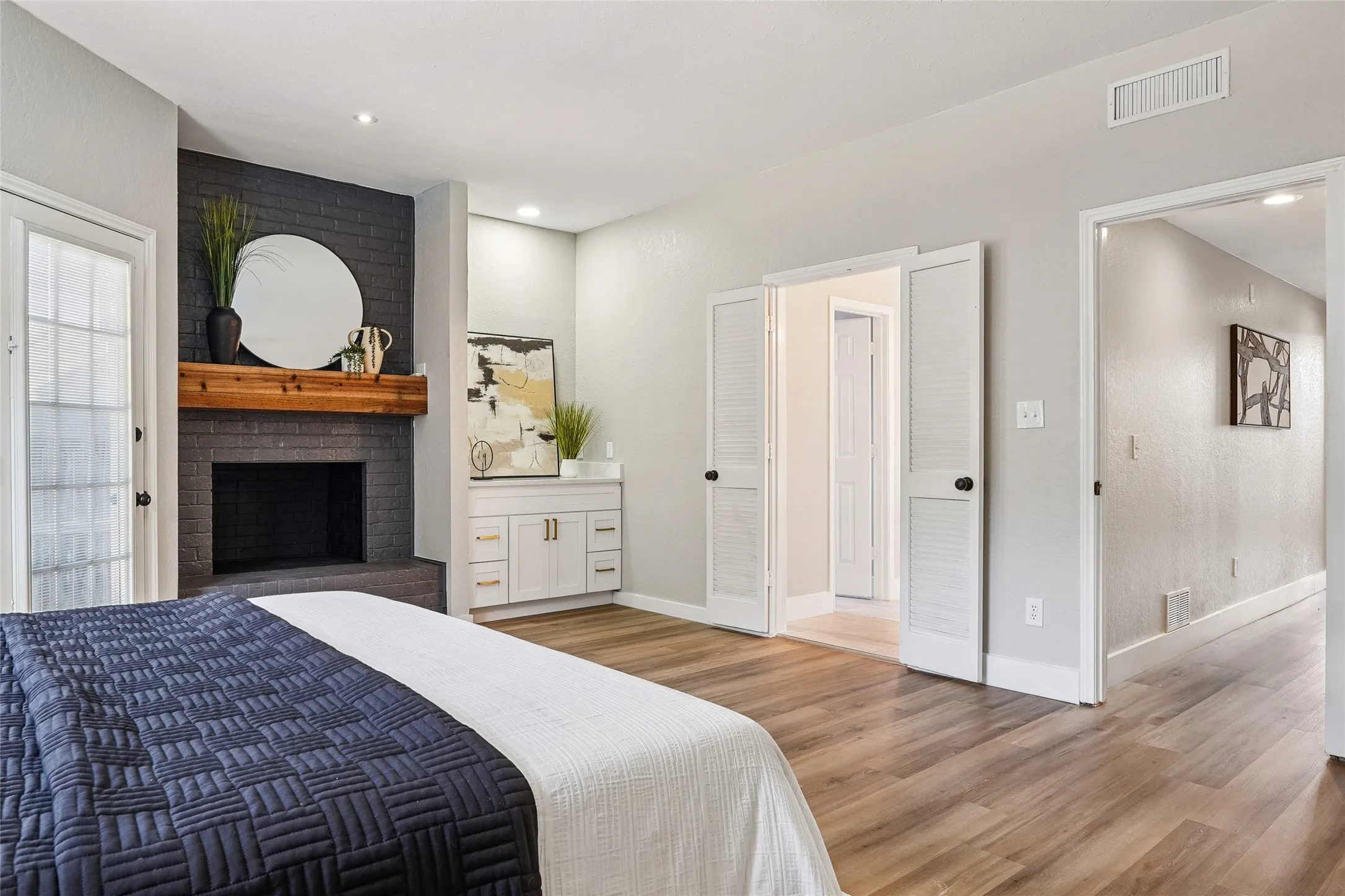 Single Family Residence For Rent in Tarrant County , 6006 Millwood Drive, Arlington, Texas 76016, 4 Bedroom, 4 Bathroom, 3 Garage spaces, 2,955 Sqft, built in 1985, mls#21390892, Real Estate Agent in Arlington, Homes For Rent in Tarrant county, Homes For Rent in Arlington, Realtor in Arlington Texas, Real Estate Brokerage Independent Realty Texas, Luminita Cordes Realtor