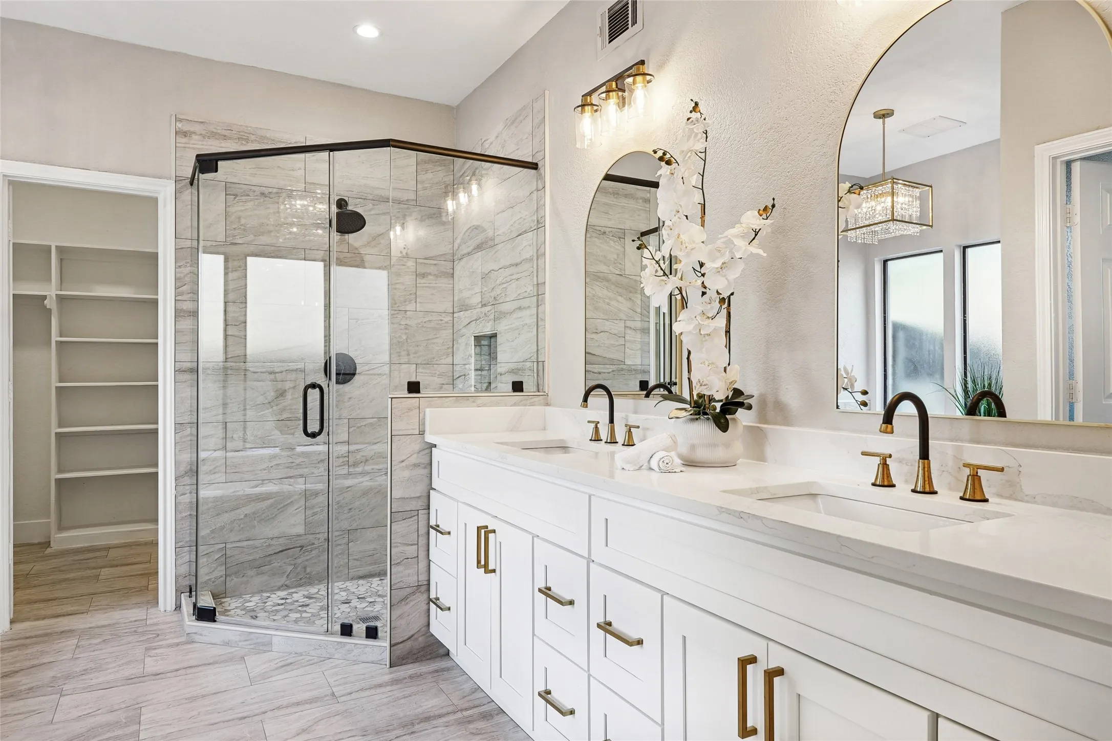 Single Family Residence For Rent in Tarrant County , 6006 Millwood Drive, Arlington, Texas 76016, 4 Bedroom, 4 Bathroom, 3 Garage spaces, 2,955 Sqft, built in 1985, mls#21390892, Real Estate Agent in Arlington, Homes For Rent in Tarrant county, Homes For Rent in Arlington, Realtor in Arlington Texas, Real Estate Brokerage Independent Realty Texas, Luminita Cordes Realtor
