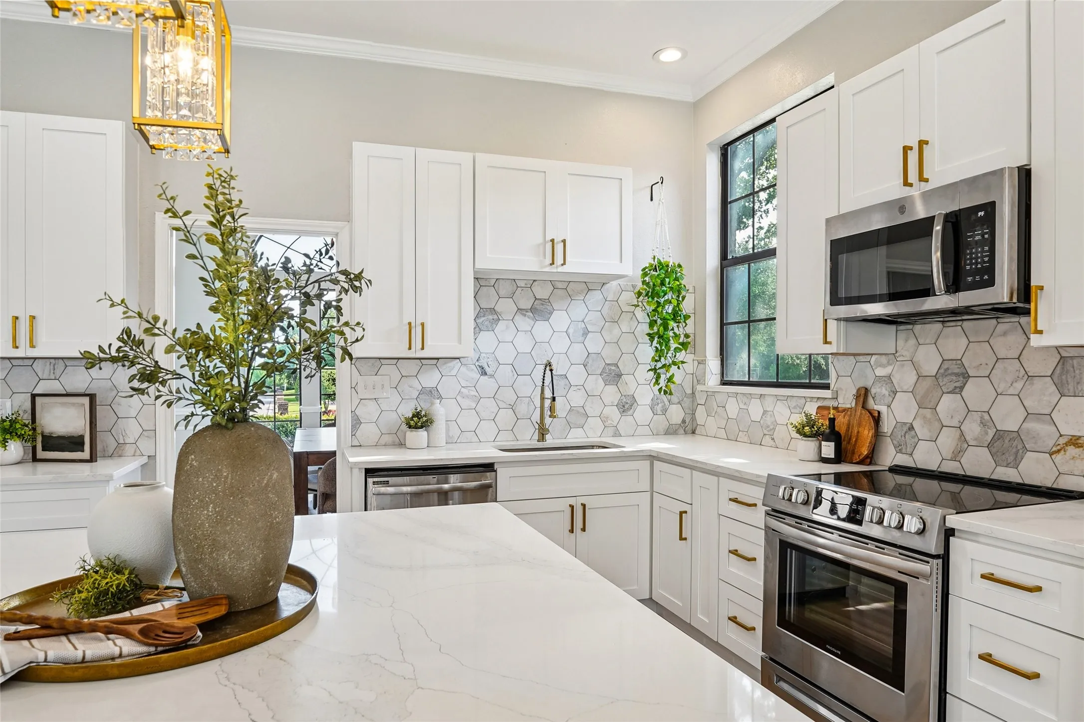 Single Family Residence For Rent in Tarrant County , 6006 Millwood Drive, Arlington, Texas 76016, 4 Bedroom, 4 Bathroom, 3 Garage spaces, 2,955 Sqft, built in 1985, mls#21390892, Real Estate Agent in Arlington, Homes For Rent in Tarrant county, Homes For Rent in Arlington, Realtor in Arlington Texas, Real Estate Brokerage Independent Realty Texas, Luminita Cordes Realtor