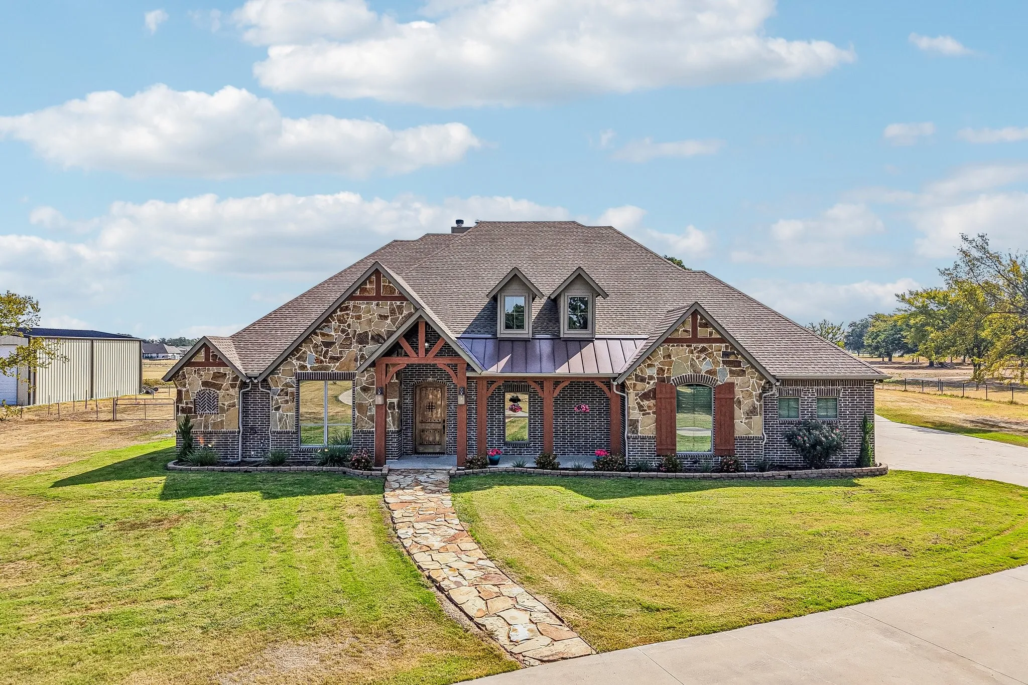 Single Family Residence For Sale in Hunt County , 5931 County Road 2560, Royse City, Texas 75189, 4 Bedroom, 4 Bathroom, 4 Garage spaces, 3,609 Sqft, built in 2017, mls#21393815, Real Estate Agent in Royse City, Homes For Sale in Hunt county, Homes For Sale in Royse City, Realtor in Royse City Texas, Real Estate Brokerage Independent Realty Texas, Luminita Cordes Realtor