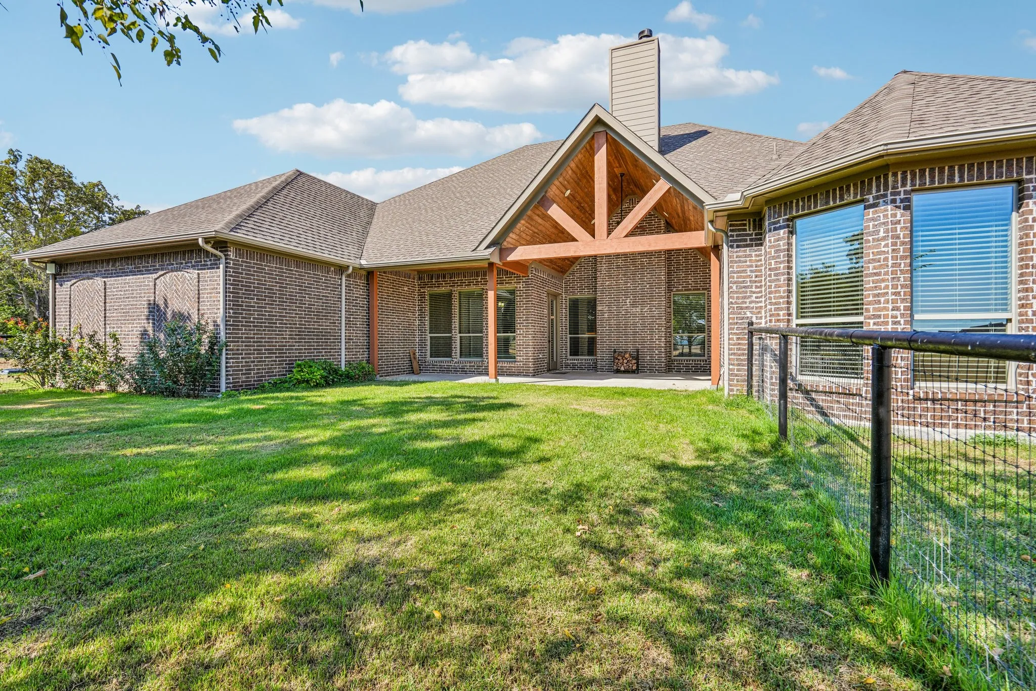 Single Family Residence For Sale in Hunt County , 5931 County Road 2560, Royse City, Texas 75189, 4 Bedroom, 4 Bathroom, 4 Garage spaces, 3,609 Sqft, built in 2017, mls#21393815, Real Estate Agent in Royse City, Homes For Sale in Hunt county, Homes For Sale in Royse City, Realtor in Royse City Texas, Real Estate Brokerage Independent Realty Texas, Luminita Cordes Realtor