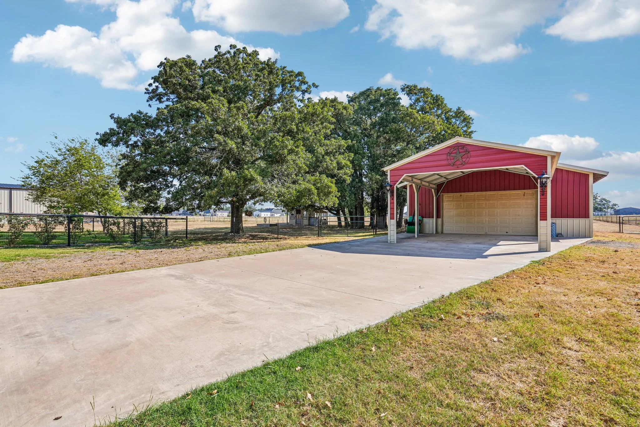 Single Family Residence For Sale in Hunt County , 5931 County Road 2560, Royse City, Texas 75189, 4 Bedroom, 4 Bathroom, 4 Garage spaces, 3,609 Sqft, built in 2017, mls#21393815, Real Estate Agent in Royse City, Homes For Sale in Hunt county, Homes For Sale in Royse City, Realtor in Royse City Texas, Real Estate Brokerage Independent Realty Texas, Luminita Cordes Realtor
