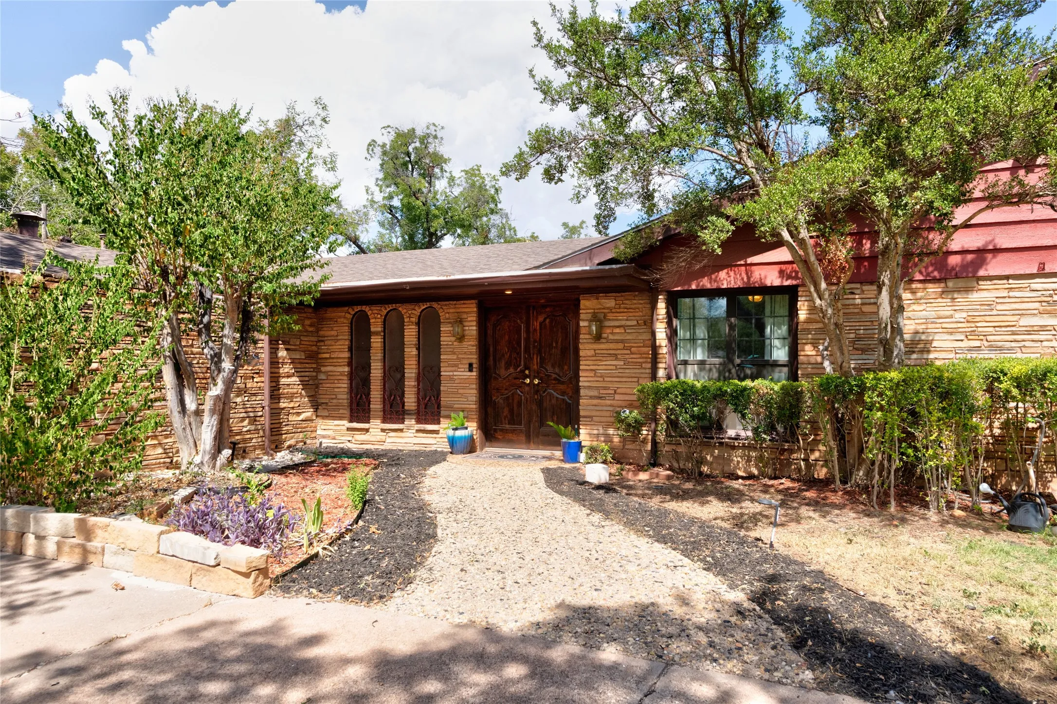 Single Family Residence For Sale in Taylor County , 15 Ninth Hole Street, Abilene, Texas 79603, 4 Bedroom, 5 Bathroom, 5 Garage spaces, 4,625 Sqft, built in 1960, mls#21396854, Real Estate Agent in Abilene, Homes For Sale in Taylor county, Homes For Sale in Abilene, Realtor in Abilene Texas, Real Estate Brokerage Independent Realty Texas, Luminita Cordes Realtor