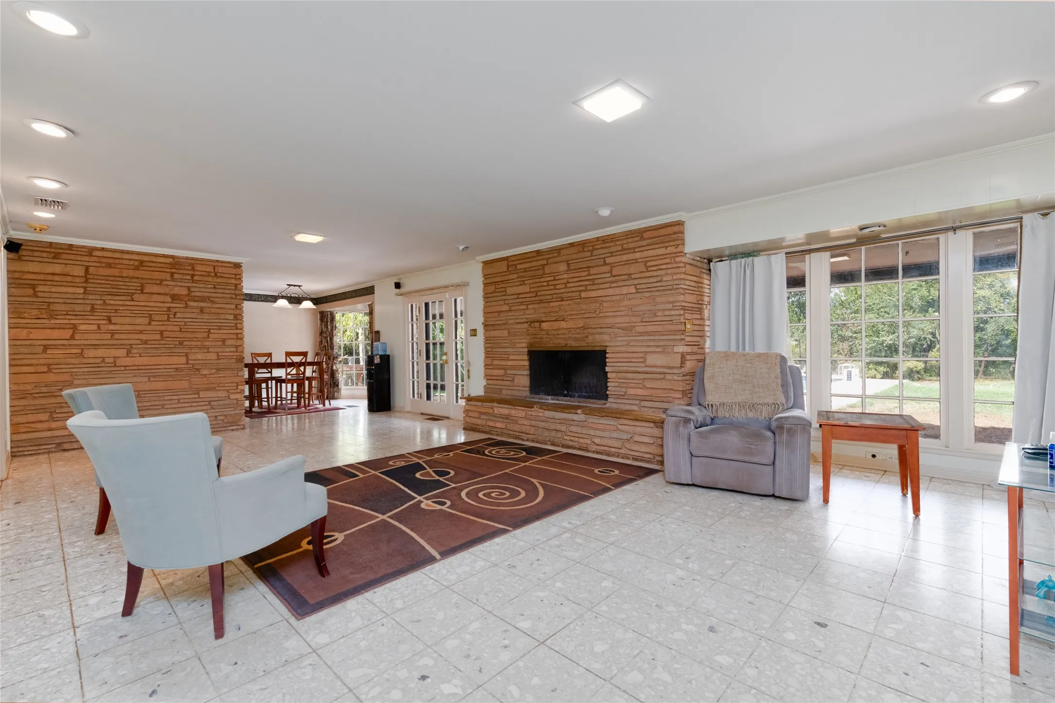 Single Family Residence For Sale in Taylor County , 15 Ninth Hole Street, Abilene, Texas 79603, 4 Bedroom, 5 Bathroom, 5 Garage spaces, 4,625 Sqft, built in 1960, mls#21396854, Real Estate Agent in Abilene, Homes For Sale in Taylor county, Homes For Sale in Abilene, Realtor in Abilene Texas, Real Estate Brokerage Independent Realty Texas, Luminita Cordes Realtor