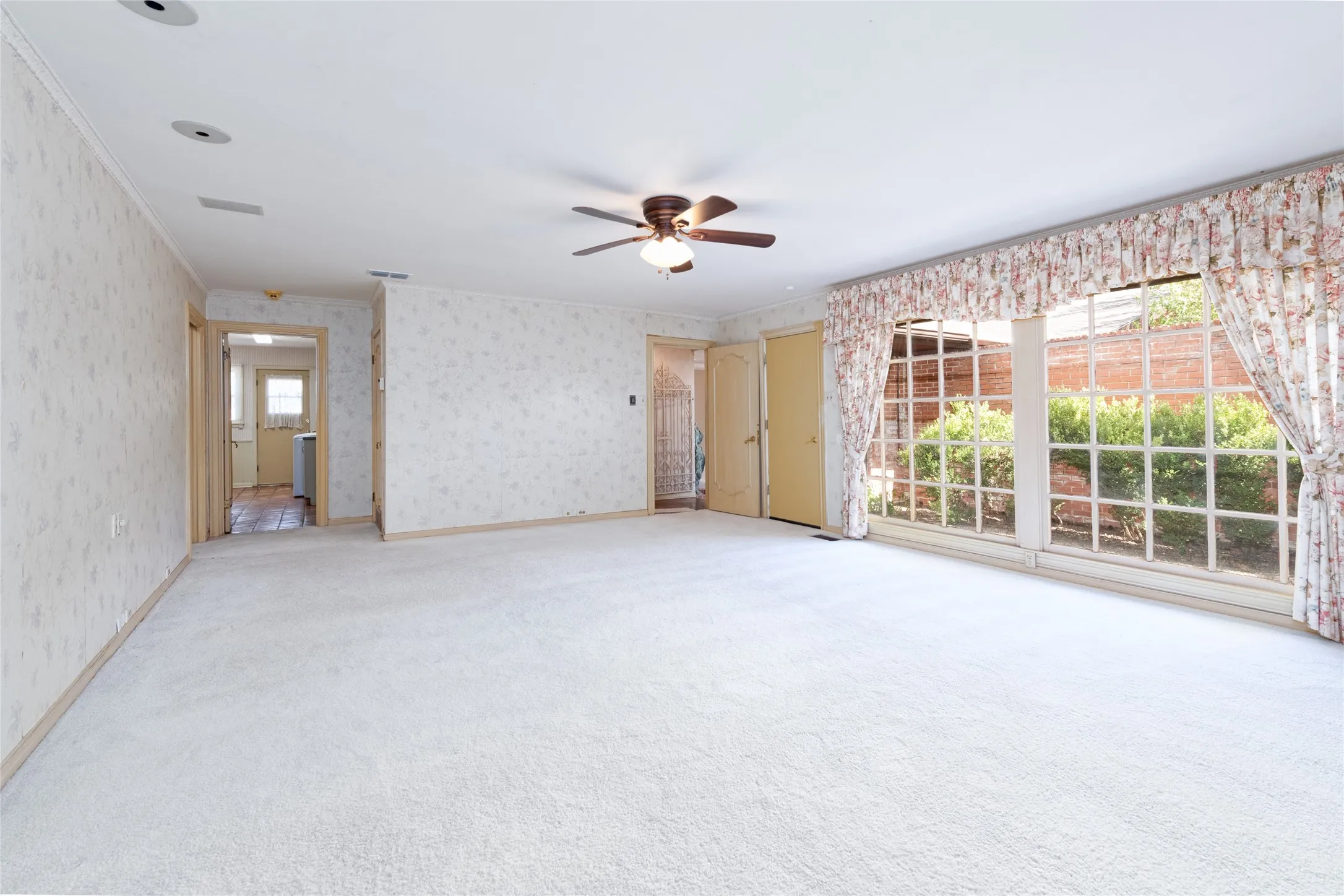 Single Family Residence For Sale in Taylor County , 15 Ninth Hole Street, Abilene, Texas 79603, 4 Bedroom, 5 Bathroom, 5 Garage spaces, 4,625 Sqft, built in 1960, mls#21396854, Real Estate Agent in Abilene, Homes For Sale in Taylor county, Homes For Sale in Abilene, Realtor in Abilene Texas, Real Estate Brokerage Independent Realty Texas, Luminita Cordes Realtor