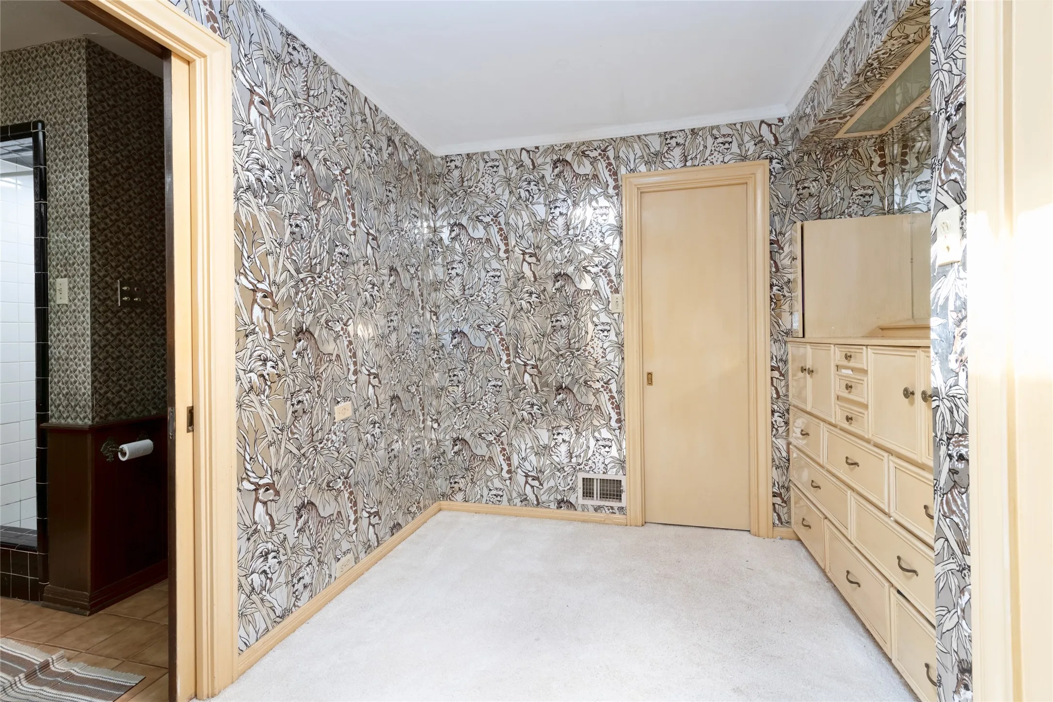 Single Family Residence For Sale in Taylor County , 15 Ninth Hole Street, Abilene, Texas 79603, 4 Bedroom, 5 Bathroom, 5 Garage spaces, 4,625 Sqft, built in 1960, mls#21396854, Real Estate Agent in Abilene, Homes For Sale in Taylor county, Homes For Sale in Abilene, Realtor in Abilene Texas, Real Estate Brokerage Independent Realty Texas, Luminita Cordes Realtor