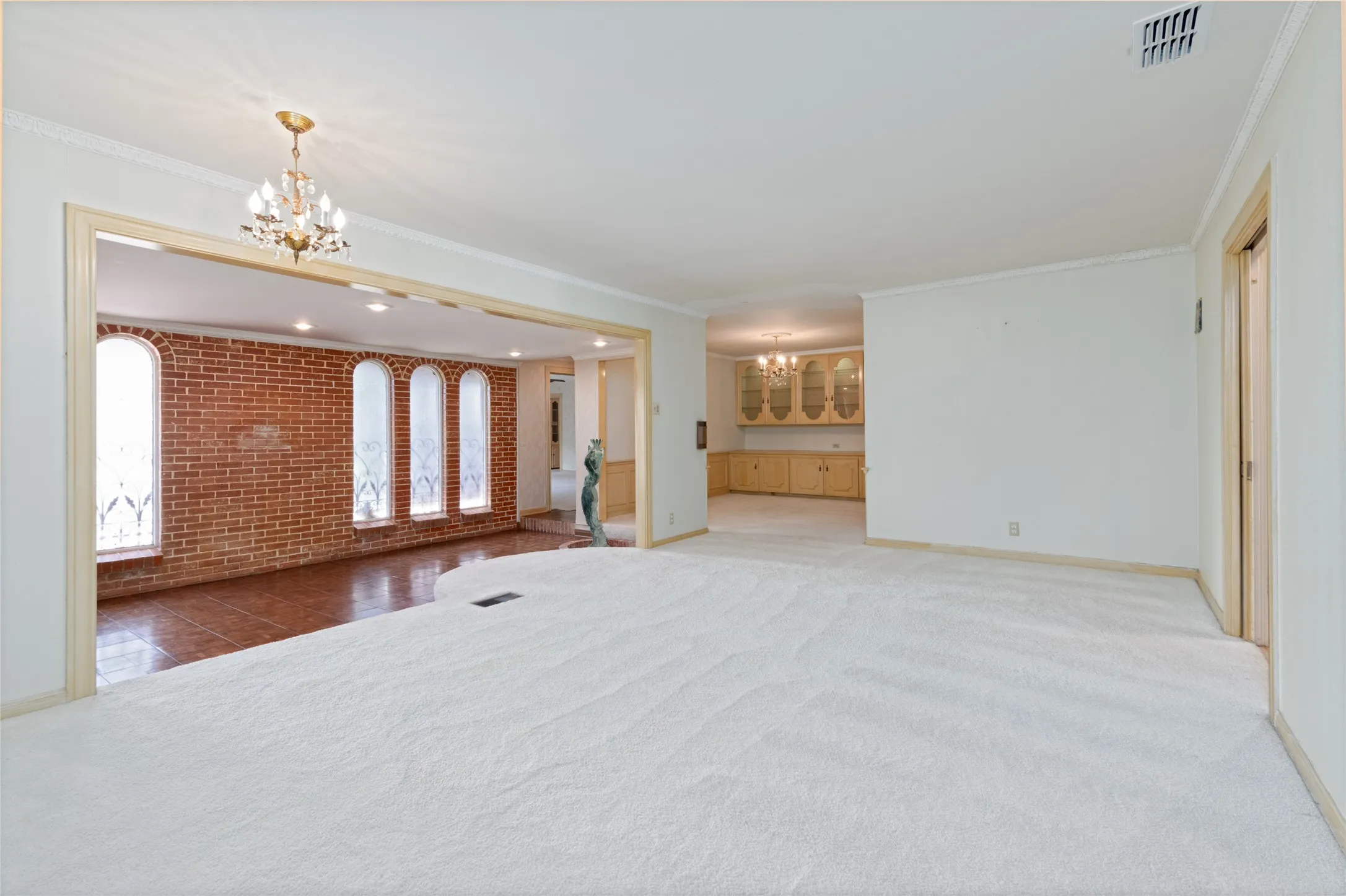 Single Family Residence For Sale in Taylor County , 15 Ninth Hole Street, Abilene, Texas 79603, 4 Bedroom, 5 Bathroom, 5 Garage spaces, 4,625 Sqft, built in 1960, mls#21396854, Real Estate Agent in Abilene, Homes For Sale in Taylor county, Homes For Sale in Abilene, Realtor in Abilene Texas, Real Estate Brokerage Independent Realty Texas, Luminita Cordes Realtor