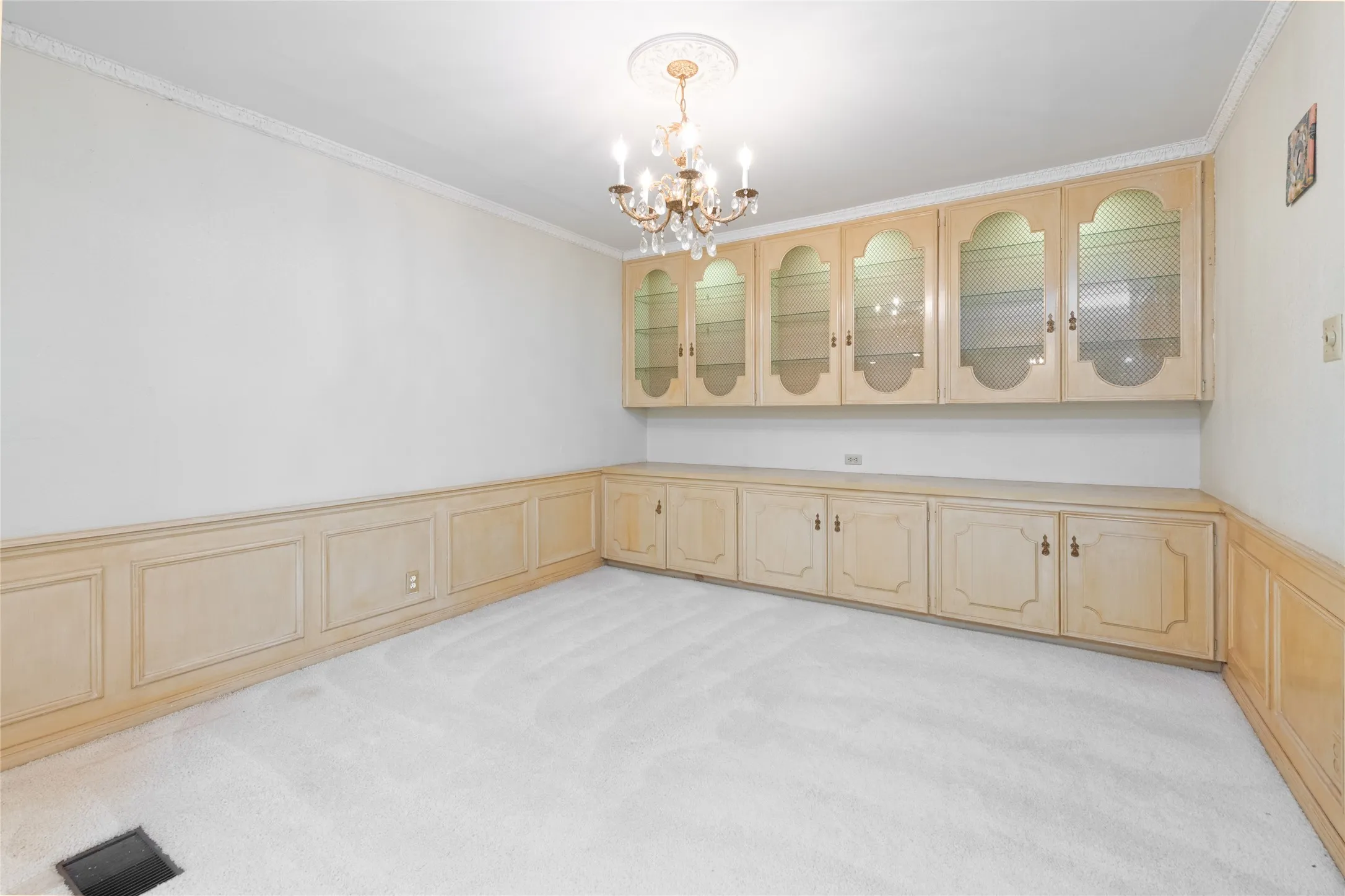 Single Family Residence For Sale in Taylor County , 15 Ninth Hole Street, Abilene, Texas 79603, 4 Bedroom, 5 Bathroom, 5 Garage spaces, 4,625 Sqft, built in 1960, mls#21396854, Real Estate Agent in Abilene, Homes For Sale in Taylor county, Homes For Sale in Abilene, Realtor in Abilene Texas, Real Estate Brokerage Independent Realty Texas, Luminita Cordes Realtor