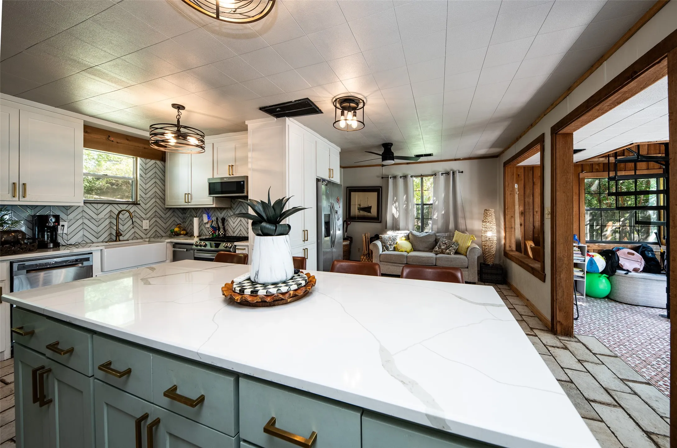 Single Family Residence For Rent in Wise County , 402 Aqua Way, Lake Bridgeport, Texas 76426, 2 Bedroom, 2 Bathroom, Garage spaces, 1,200 Sqft, built in 1995, mls#21396893, Real Estate Agent in Lake Bridgeport, Homes For Rent in Wise county, Homes For Rent in Lake Bridgeport, Realtor in Lake Bridgeport Texas, Real Estate Brokerage Independent Realty Texas, Luminita Cordes Realtor