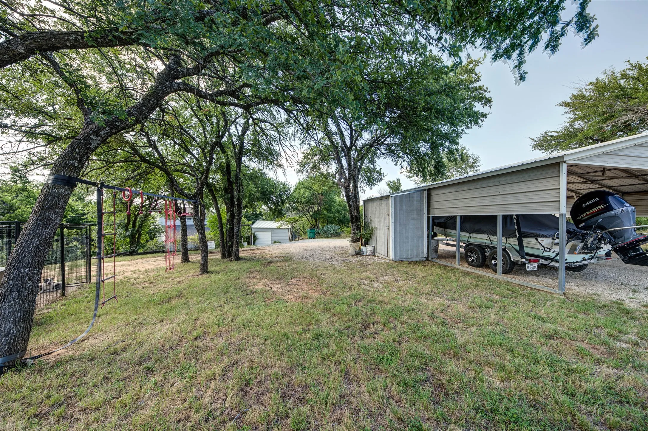 Single Family Residence For Rent in Wise County , 402 Aqua Way, Lake Bridgeport, Texas 76426, 2 Bedroom, 2 Bathroom, Garage spaces, 1,200 Sqft, built in 1995, mls#21396893, Real Estate Agent in Lake Bridgeport, Homes For Rent in Wise county, Homes For Rent in Lake Bridgeport, Realtor in Lake Bridgeport Texas, Real Estate Brokerage Independent Realty Texas, Luminita Cordes Realtor
