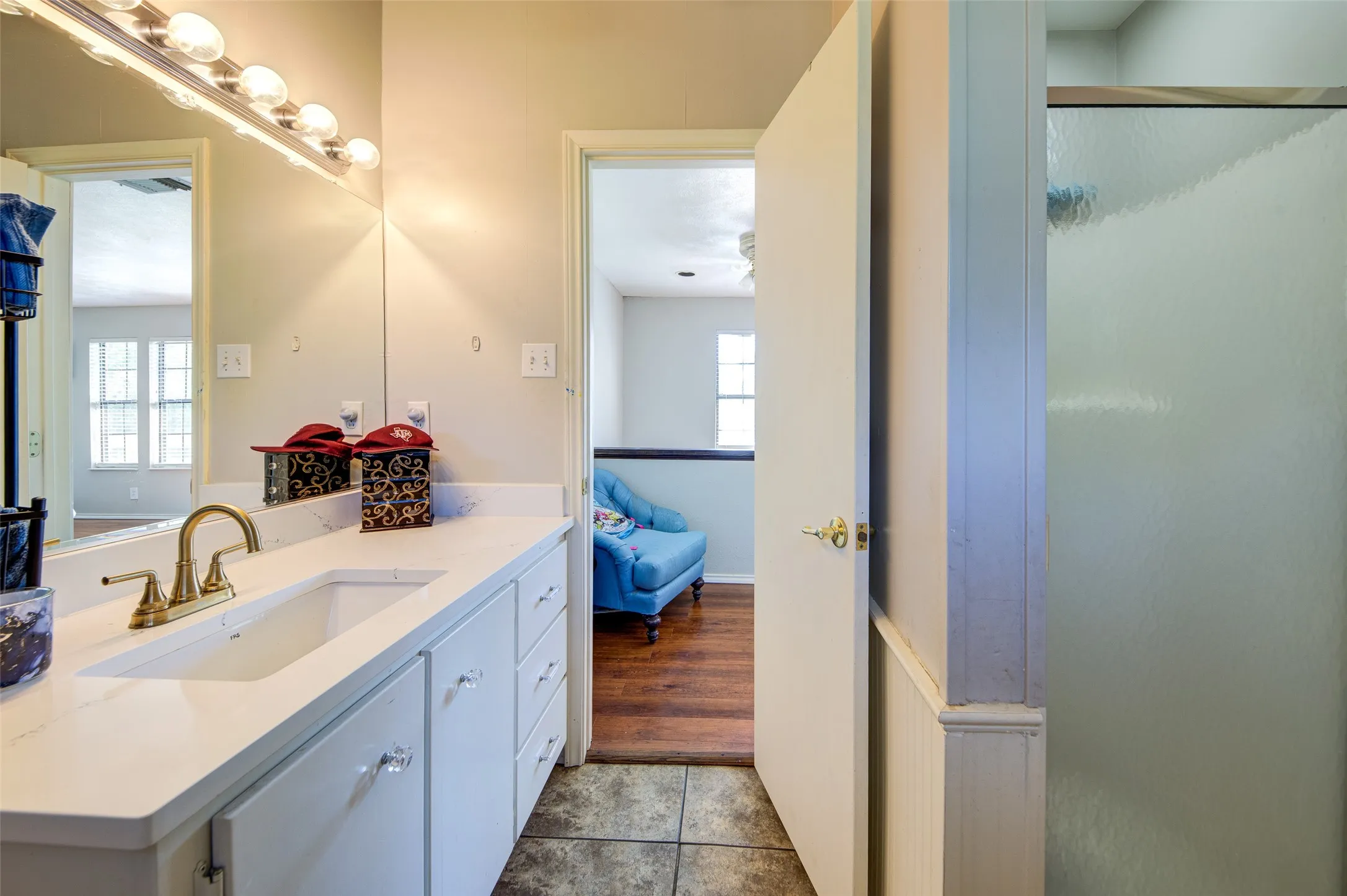 Single Family Residence For Rent in Wise County , 402 Aqua Way, Lake Bridgeport, Texas 76426, 2 Bedroom, 2 Bathroom, Garage spaces, 1,200 Sqft, built in 1995, mls#21396893, Real Estate Agent in Lake Bridgeport, Homes For Rent in Wise county, Homes For Rent in Lake Bridgeport, Realtor in Lake Bridgeport Texas, Real Estate Brokerage Independent Realty Texas, Luminita Cordes Realtor