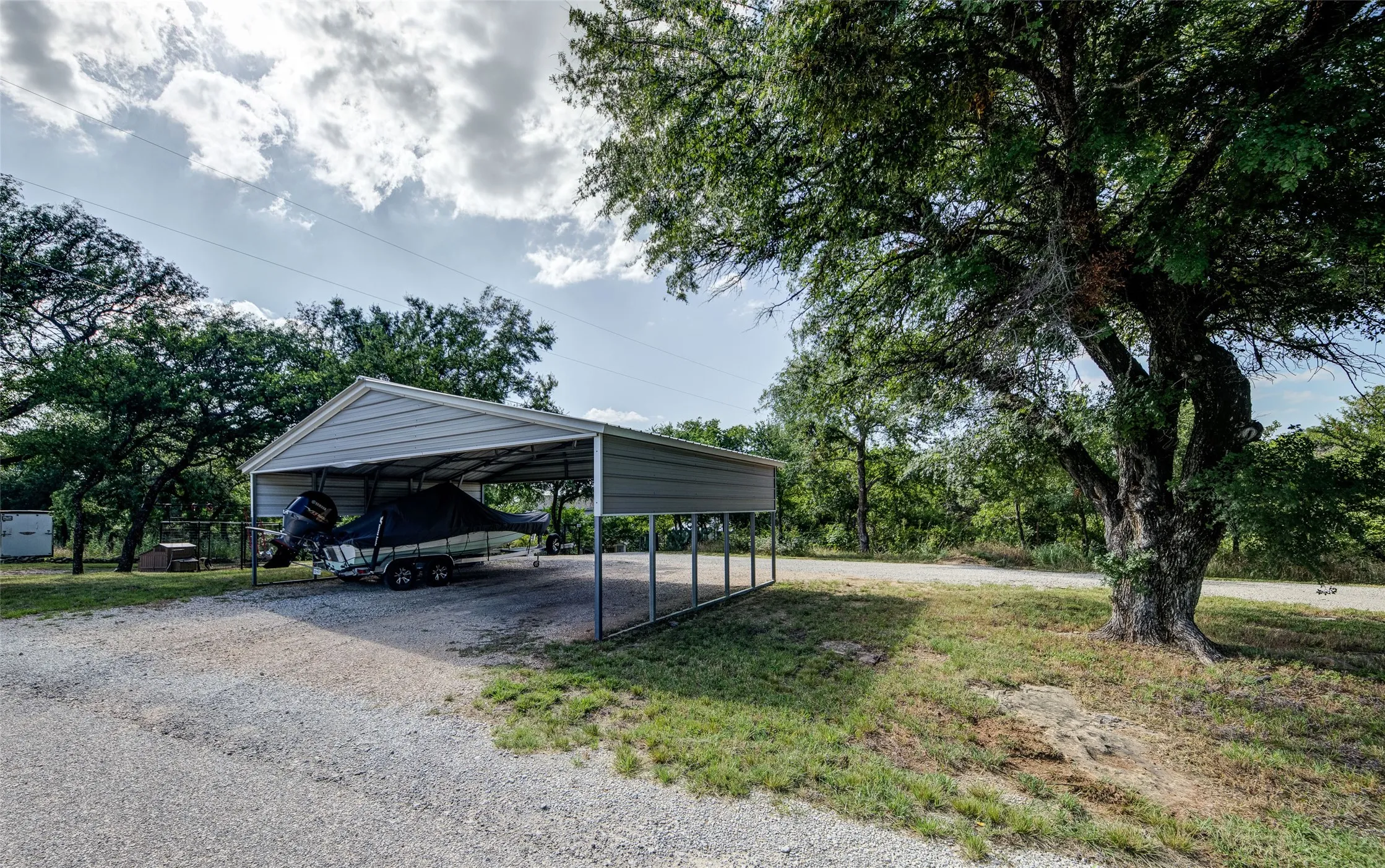 Single Family Residence For Rent in Wise County , 402 Aqua Way, Lake Bridgeport, Texas 76426, 2 Bedroom, 2 Bathroom, Garage spaces, 1,200 Sqft, built in 1995, mls#21396893, Real Estate Agent in Lake Bridgeport, Homes For Rent in Wise county, Homes For Rent in Lake Bridgeport, Realtor in Lake Bridgeport Texas, Real Estate Brokerage Independent Realty Texas, Luminita Cordes Realtor