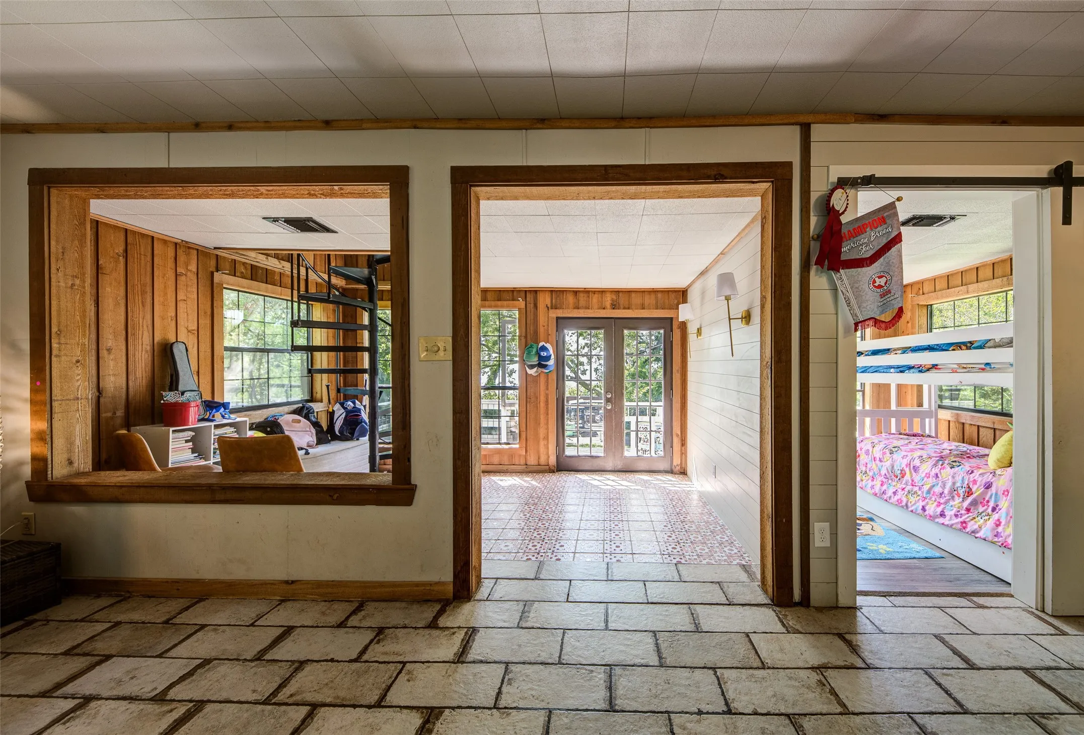 Single Family Residence For Rent in Wise County , 402 Aqua Way, Lake Bridgeport, Texas 76426, 2 Bedroom, 2 Bathroom, Garage spaces, 1,200 Sqft, built in 1995, mls#21396893, Real Estate Agent in Lake Bridgeport, Homes For Rent in Wise county, Homes For Rent in Lake Bridgeport, Realtor in Lake Bridgeport Texas, Real Estate Brokerage Independent Realty Texas, Luminita Cordes Realtor