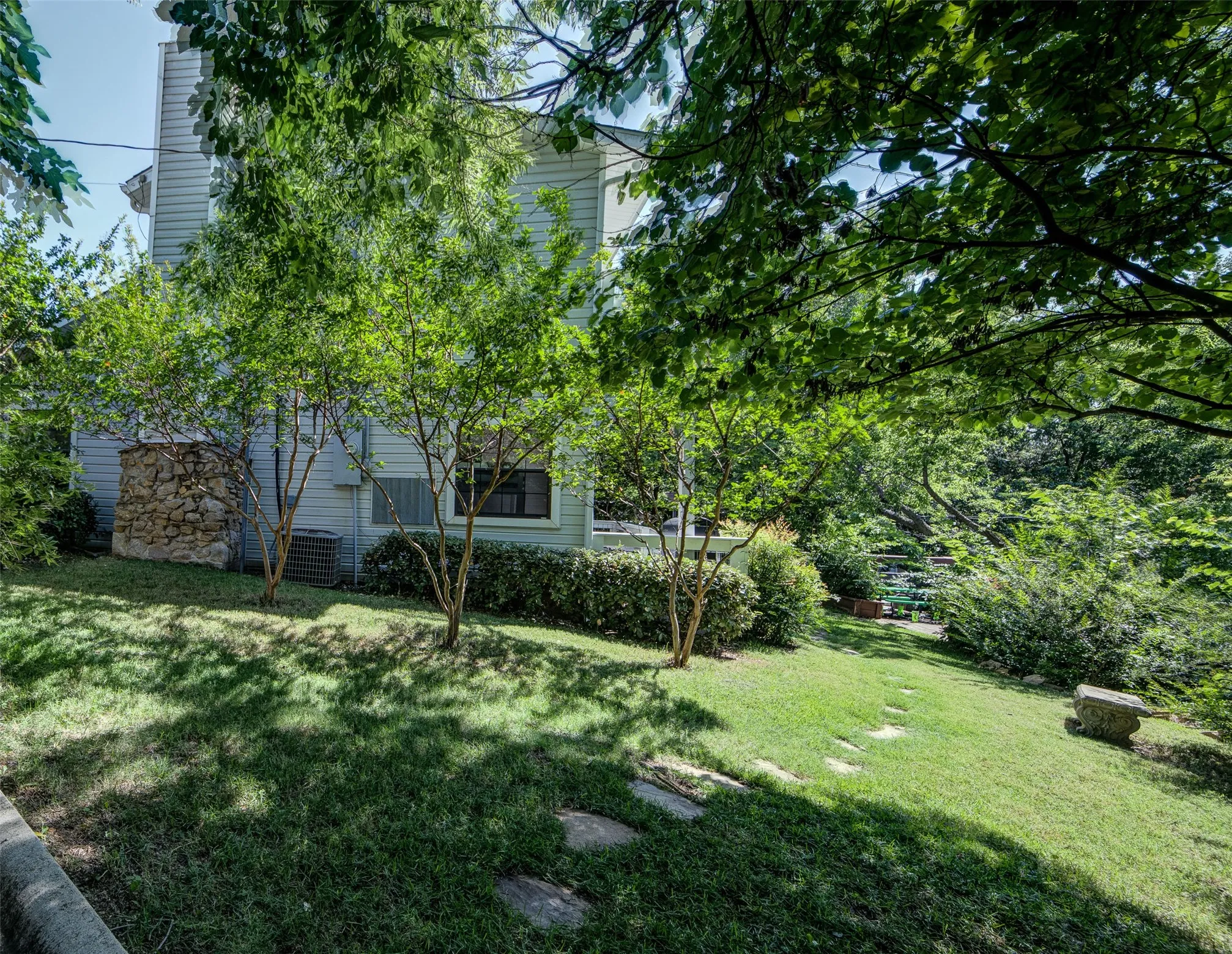 Single Family Residence For Rent in Wise County , 402 Aqua Way, Lake Bridgeport, Texas 76426, 2 Bedroom, 2 Bathroom, Garage spaces, 1,200 Sqft, built in 1995, mls#21396893, Real Estate Agent in Lake Bridgeport, Homes For Rent in Wise county, Homes For Rent in Lake Bridgeport, Realtor in Lake Bridgeport Texas, Real Estate Brokerage Independent Realty Texas, Luminita Cordes Realtor