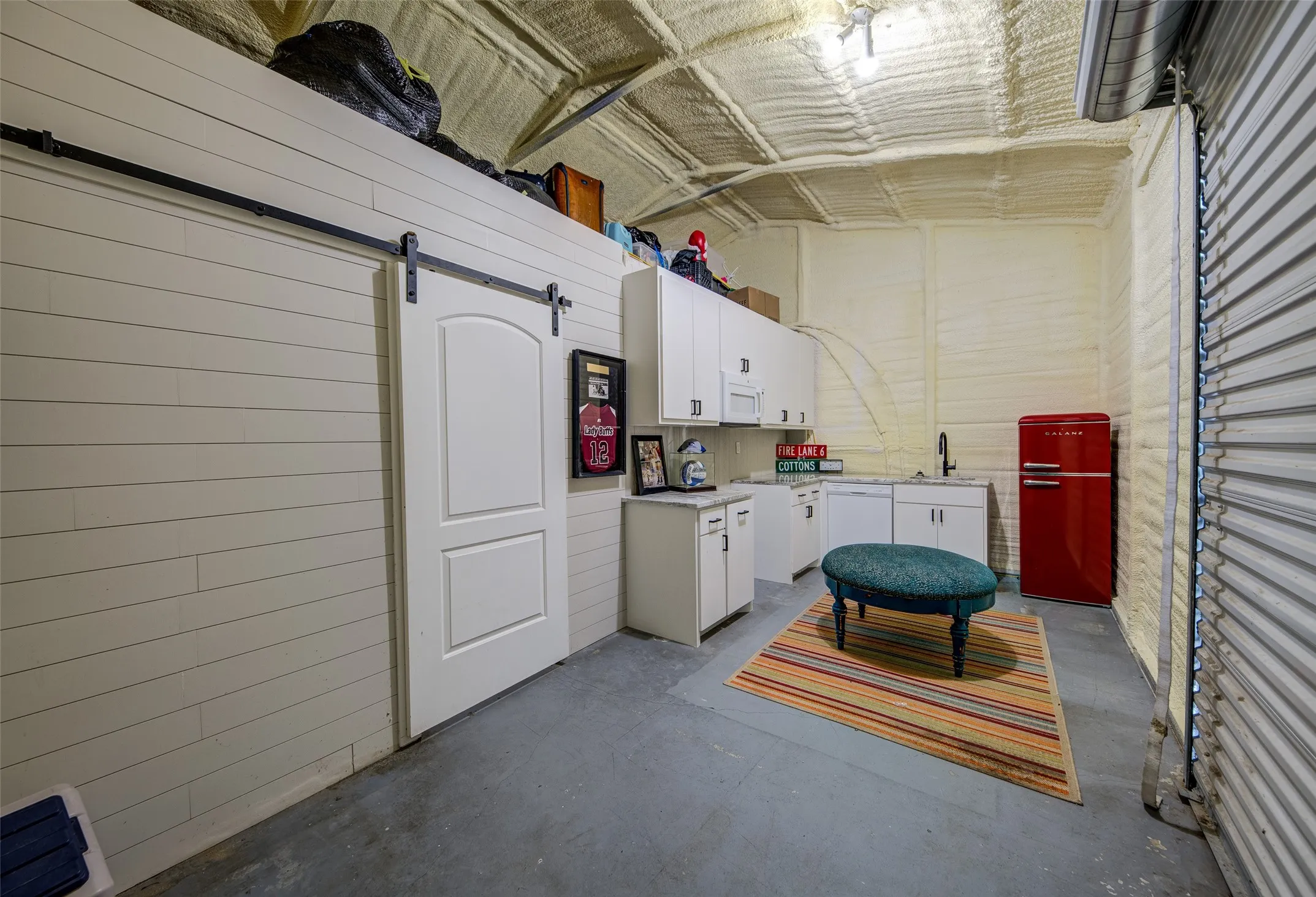 Single Family Residence For Rent in Wise County , 402 Aqua Way, Lake Bridgeport, Texas 76426, 2 Bedroom, 2 Bathroom, Garage spaces, 1,200 Sqft, built in 1995, mls#21396893, Real Estate Agent in Lake Bridgeport, Homes For Rent in Wise county, Homes For Rent in Lake Bridgeport, Realtor in Lake Bridgeport Texas, Real Estate Brokerage Independent Realty Texas, Luminita Cordes Realtor