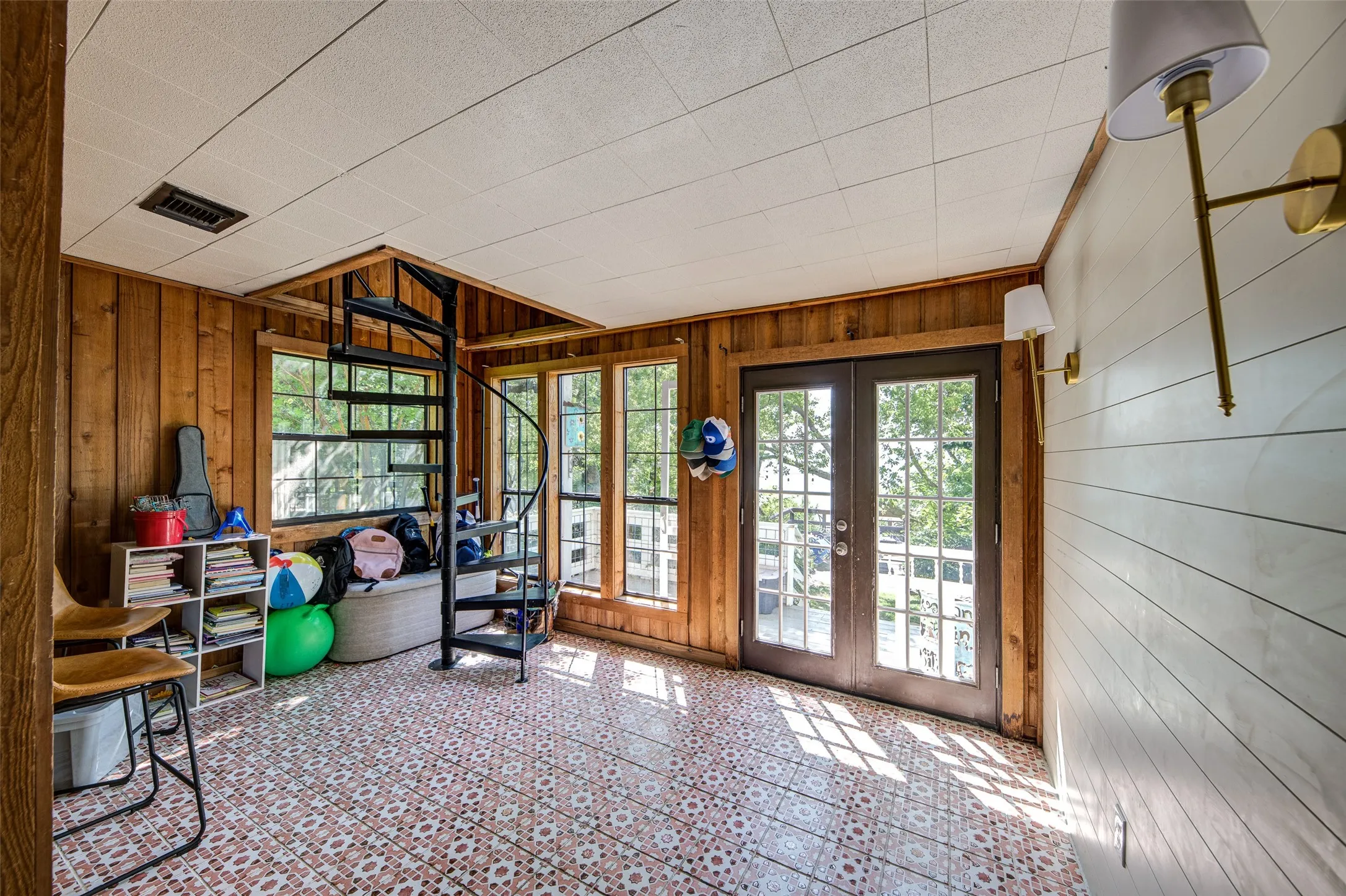 Single Family Residence For Rent in Wise County , 402 Aqua Way, Lake Bridgeport, Texas 76426, 2 Bedroom, 2 Bathroom, Garage spaces, 1,200 Sqft, built in 1995, mls#21396893, Real Estate Agent in Lake Bridgeport, Homes For Rent in Wise county, Homes For Rent in Lake Bridgeport, Realtor in Lake Bridgeport Texas, Real Estate Brokerage Independent Realty Texas, Luminita Cordes Realtor