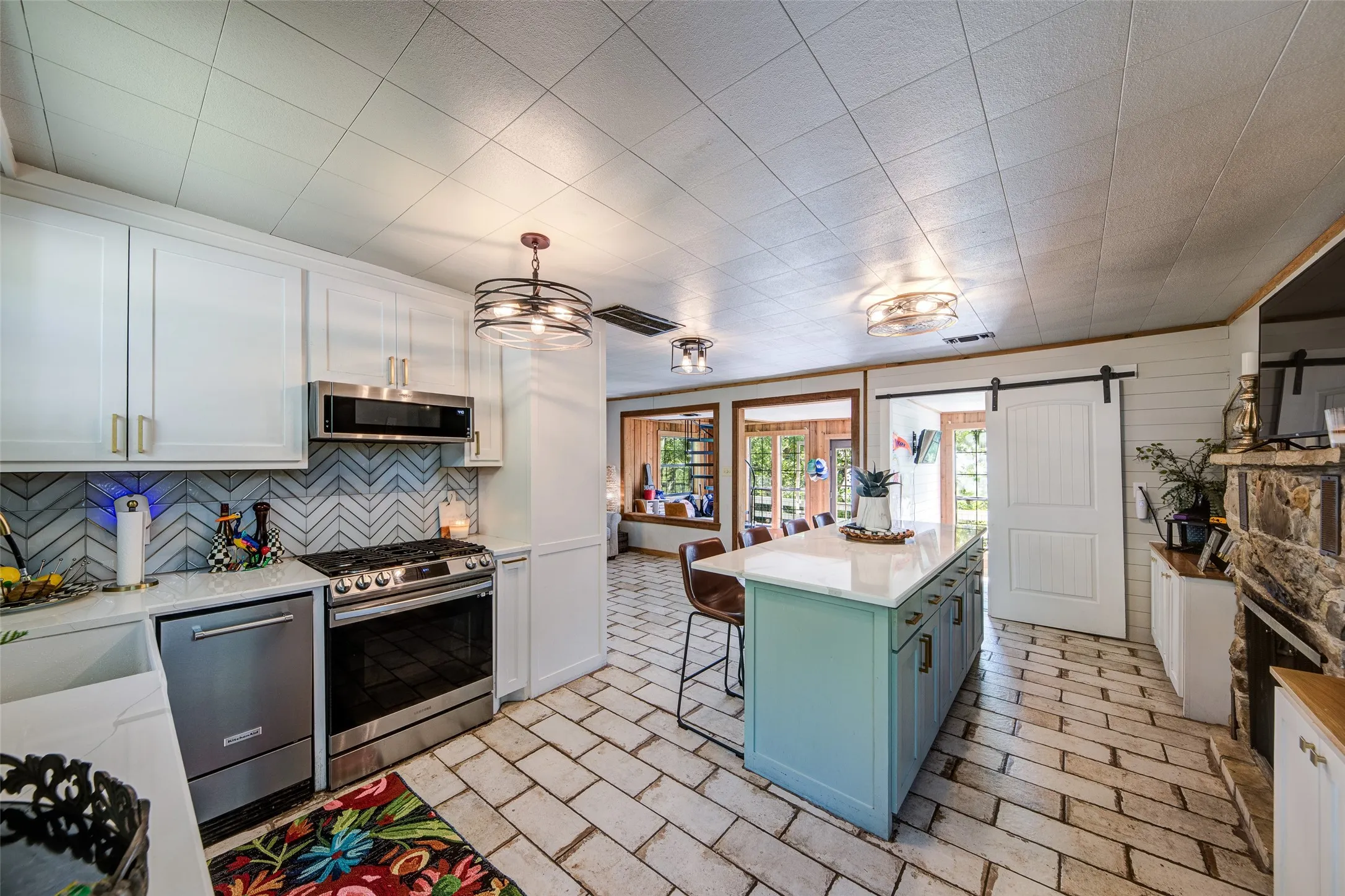 Single Family Residence For Rent in Wise County , 402 Aqua Way, Lake Bridgeport, Texas 76426, 2 Bedroom, 2 Bathroom, Garage spaces, 1,200 Sqft, built in 1995, mls#21396893, Real Estate Agent in Lake Bridgeport, Homes For Rent in Wise county, Homes For Rent in Lake Bridgeport, Realtor in Lake Bridgeport Texas, Real Estate Brokerage Independent Realty Texas, Luminita Cordes Realtor