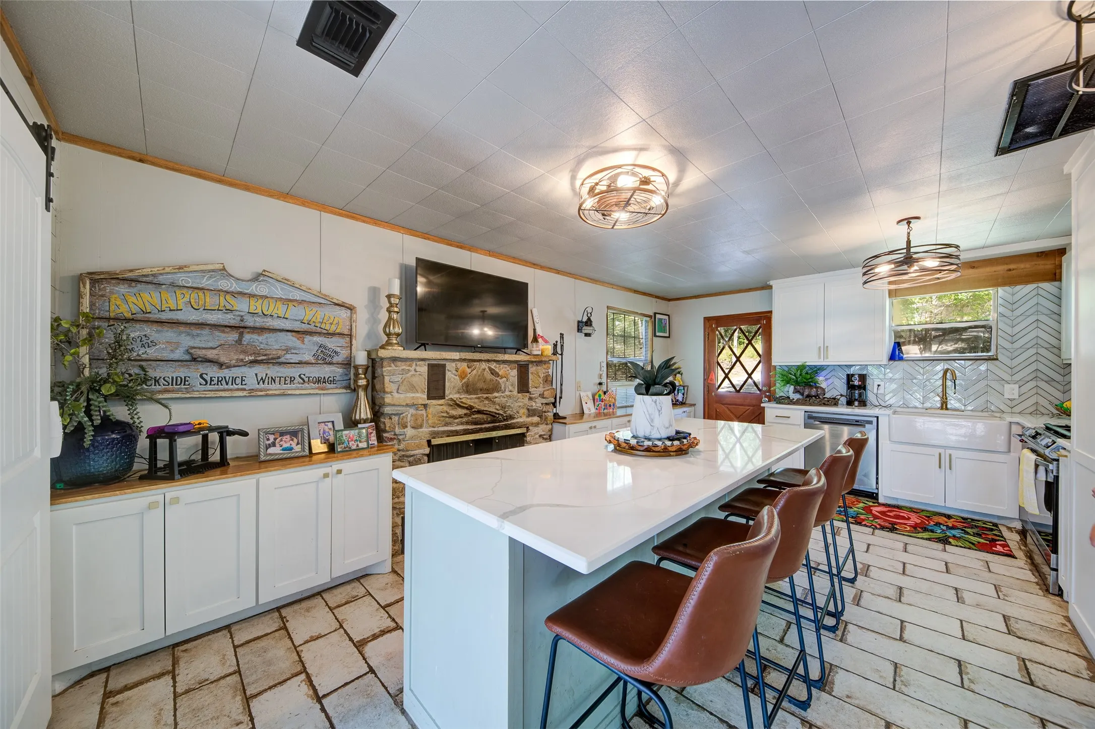 Single Family Residence For Rent in Wise County , 402 Aqua Way, Lake Bridgeport, Texas 76426, 2 Bedroom, 2 Bathroom, Garage spaces, 1,200 Sqft, built in 1995, mls#21396893, Real Estate Agent in Lake Bridgeport, Homes For Rent in Wise county, Homes For Rent in Lake Bridgeport, Realtor in Lake Bridgeport Texas, Real Estate Brokerage Independent Realty Texas, Luminita Cordes Realtor