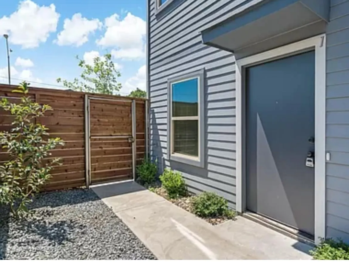 Townhouse For Rent in Dallas County , 4703 Columbia Avenue 104, Dallas, Texas 75226, 2 Bedroom, 3 Bathroom, 2 Garage spaces, 1,644 Sqft, built in 2018, mls#21396897, Real Estate Agent in Dallas, Homes For Rent in Dallas county, Homes For Rent in Dallas, Realtor in Dallas Texas, Real Estate Brokerage Independent Realty Texas, Luminita Cordes Realtor