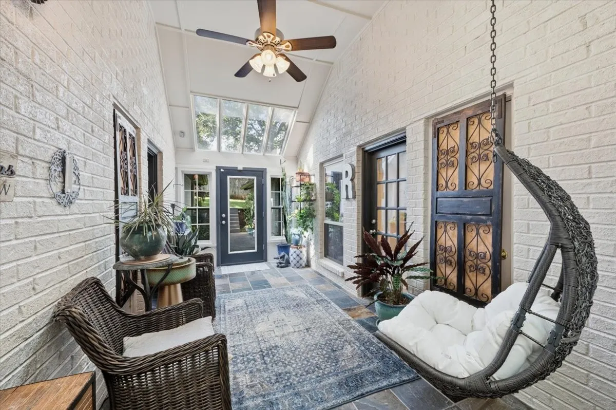 Single Family Residence For Sale in Tarrant County , 3908 Woodstock Drive, Colleyville, Texas 76034, 4 Bedroom, 3 Bathroom, 2 Garage spaces, 3,217 Sqft, built in 1985, mls#21395531, Real Estate Agent in Colleyville, Homes For Sale in Tarrant county, Homes For Sale in Colleyville, Realtor in Colleyville Texas, Real Estate Brokerage Independent Realty Texas, Luminita Cordes Realtor