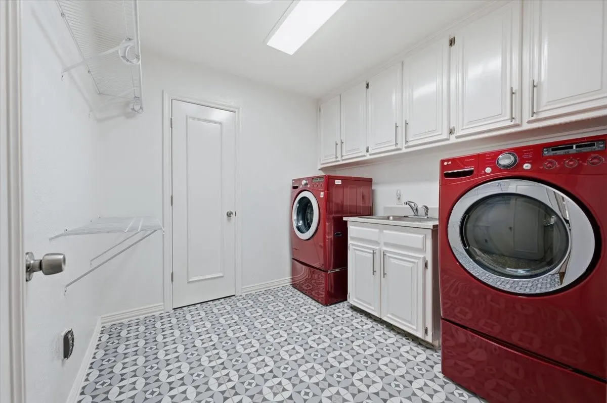 Single Family Residence For Sale in Tarrant County , 3908 Woodstock Drive, Colleyville, Texas 76034, 4 Bedroom, 3 Bathroom, 2 Garage spaces, 3,217 Sqft, built in 1985, mls#21395531, Real Estate Agent in Colleyville, Homes For Sale in Tarrant county, Homes For Sale in Colleyville, Realtor in Colleyville Texas, Real Estate Brokerage Independent Realty Texas, Luminita Cordes Realtor