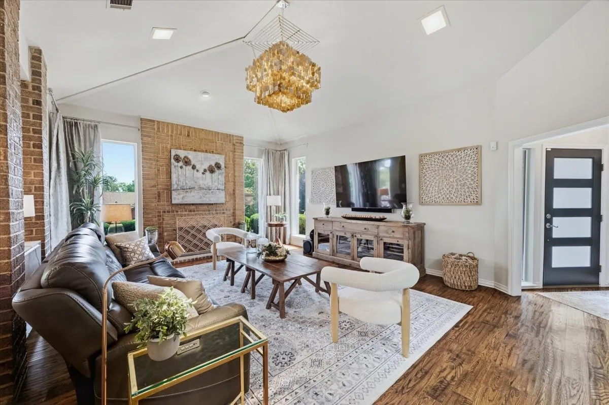 Single Family Residence For Sale in Tarrant County , 3908 Woodstock Drive, Colleyville, Texas 76034, 4 Bedroom, 3 Bathroom, 2 Garage spaces, 3,217 Sqft, built in 1985, mls#21395531, Real Estate Agent in Colleyville, Homes For Sale in Tarrant county, Homes For Sale in Colleyville, Realtor in Colleyville Texas, Real Estate Brokerage Independent Realty Texas, Luminita Cordes Realtor