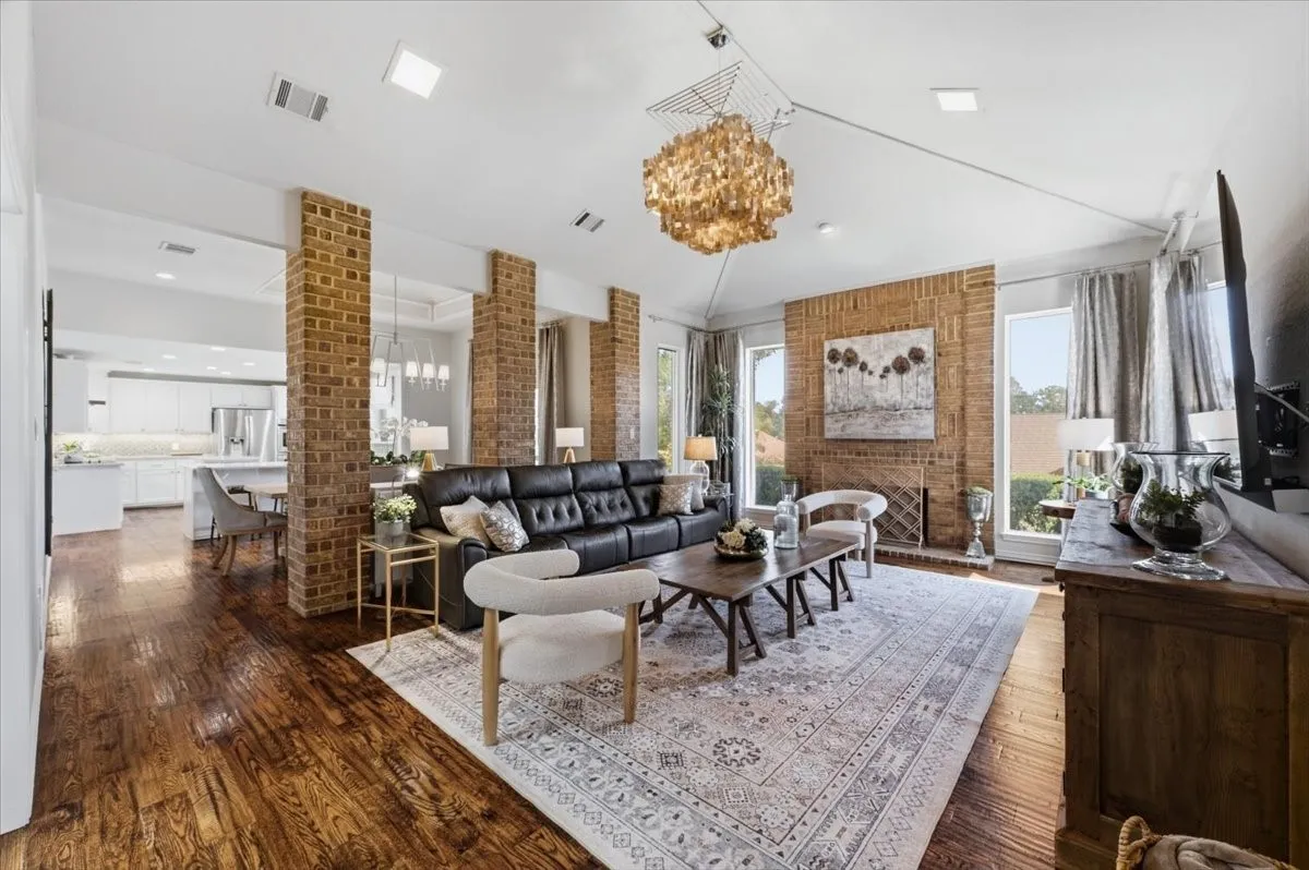 Single Family Residence For Sale in Tarrant County , 3908 Woodstock Drive, Colleyville, Texas 76034, 4 Bedroom, 3 Bathroom, 2 Garage spaces, 3,217 Sqft, built in 1985, mls#21395531, Real Estate Agent in Colleyville, Homes For Sale in Tarrant county, Homes For Sale in Colleyville, Realtor in Colleyville Texas, Real Estate Brokerage Independent Realty Texas, Luminita Cordes Realtor
