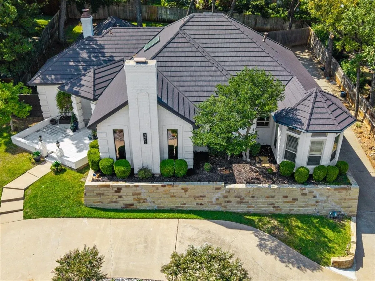 Single Family Residence For Sale in Tarrant County , 3908 Woodstock Drive, Colleyville, Texas 76034, 4 Bedroom, 3 Bathroom, 2 Garage spaces, 3,217 Sqft, built in 1985, mls#21395531, Real Estate Agent in Colleyville, Homes For Sale in Tarrant county, Homes For Sale in Colleyville, Realtor in Colleyville Texas, Real Estate Brokerage Independent Realty Texas, Luminita Cordes Realtor