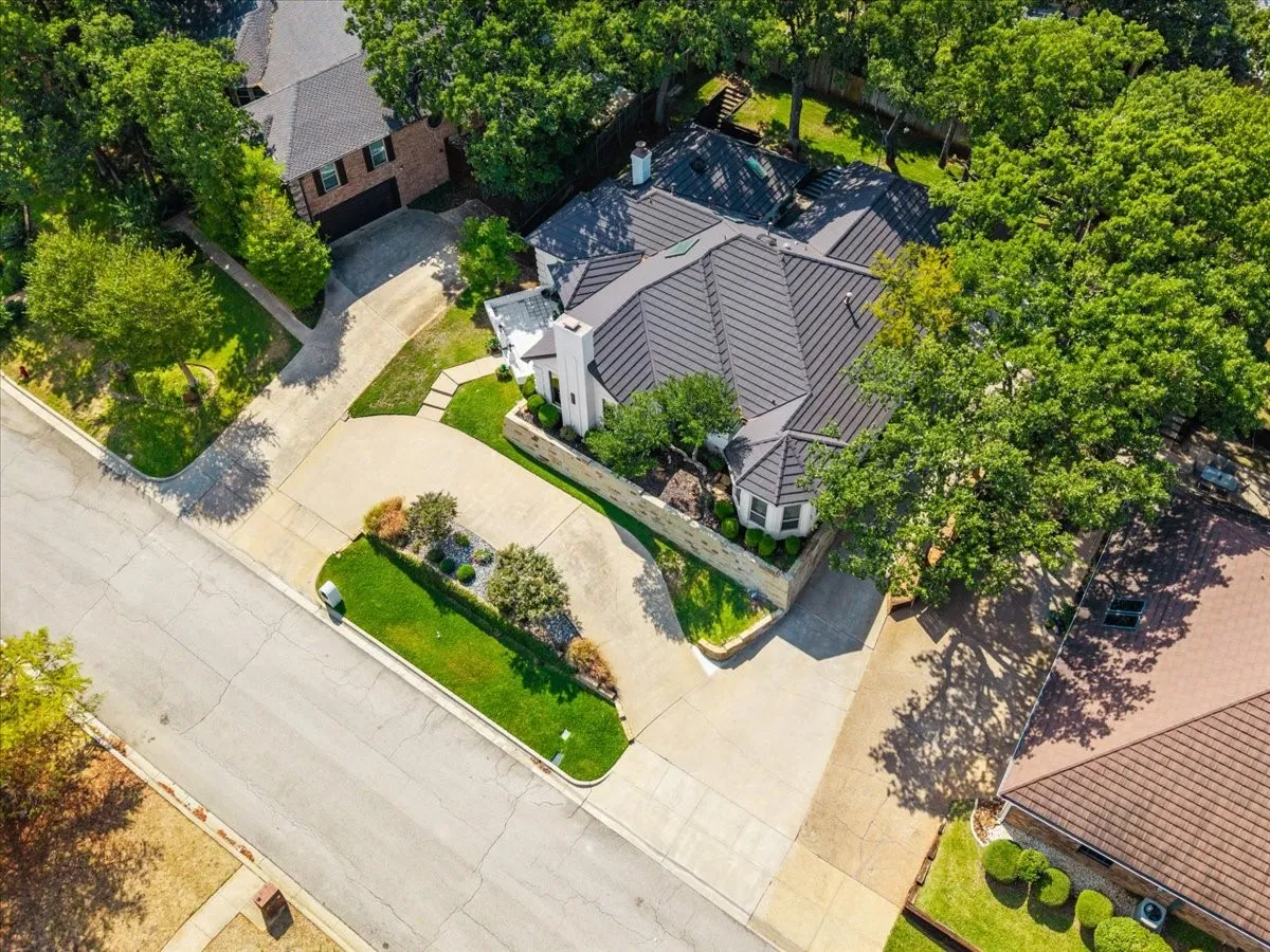 Single Family Residence For Sale in Tarrant County , 3908 Woodstock Drive, Colleyville, Texas 76034, 4 Bedroom, 3 Bathroom, 2 Garage spaces, 3,217 Sqft, built in 1985, mls#21395531, Real Estate Agent in Colleyville, Homes For Sale in Tarrant county, Homes For Sale in Colleyville, Realtor in Colleyville Texas, Real Estate Brokerage Independent Realty Texas, Luminita Cordes Realtor