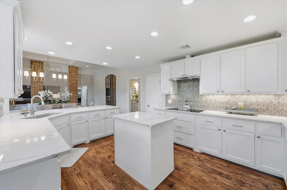Single Family Residence For Sale in Tarrant County , 3908 Woodstock Drive, Colleyville, Texas 76034, 4 Bedroom, 3 Bathroom, 2 Garage spaces, 3,217 Sqft, built in 1985, mls#21395531, Real Estate Agent in Colleyville, Homes For Sale in Tarrant county, Homes For Sale in Colleyville, Realtor in Colleyville Texas, Real Estate Brokerage Independent Realty Texas, Luminita Cordes Realtor