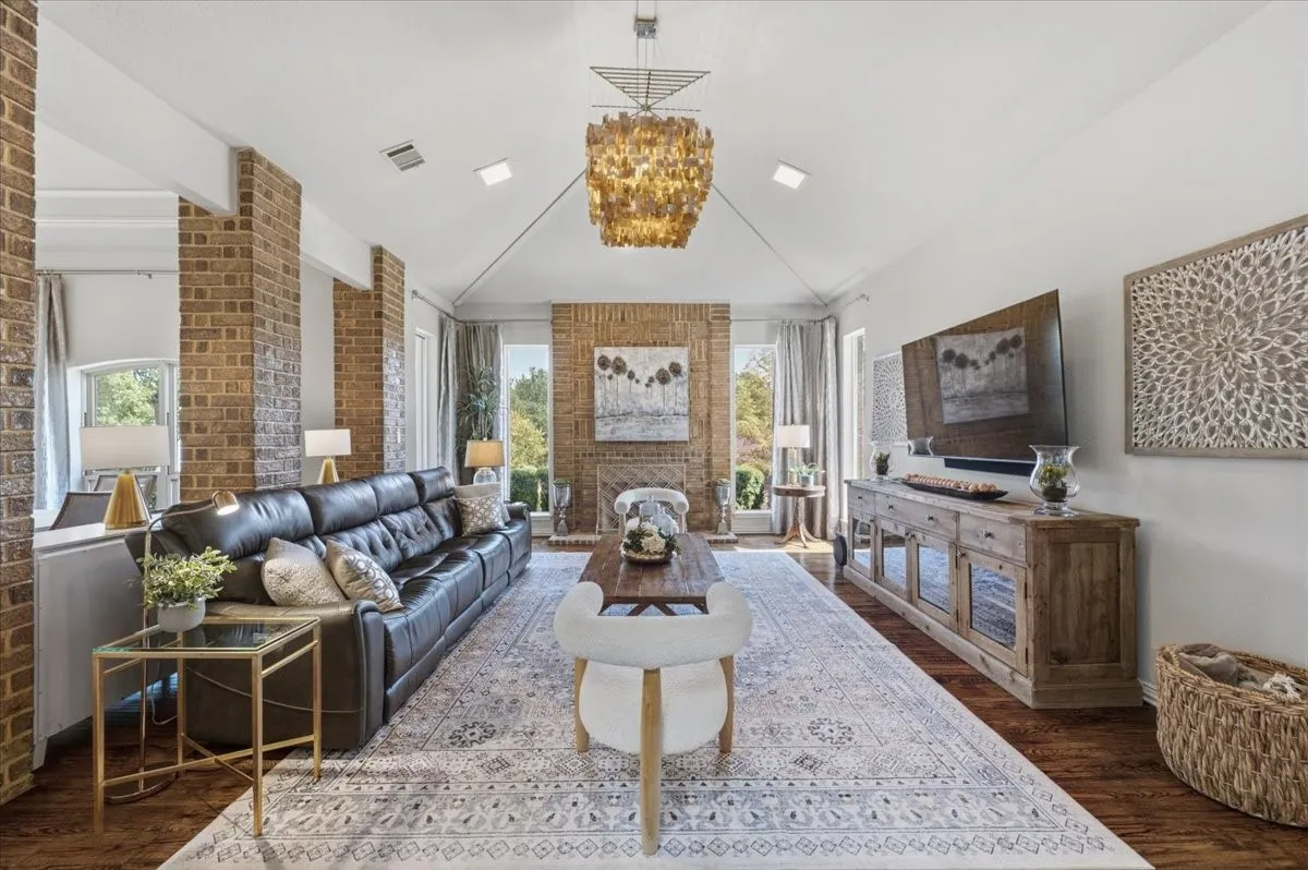 Single Family Residence For Sale in Tarrant County , 3908 Woodstock Drive, Colleyville, Texas 76034, 4 Bedroom, 3 Bathroom, 2 Garage spaces, 3,217 Sqft, built in 1985, mls#21395531, Real Estate Agent in Colleyville, Homes For Sale in Tarrant county, Homes For Sale in Colleyville, Realtor in Colleyville Texas, Real Estate Brokerage Independent Realty Texas, Luminita Cordes Realtor