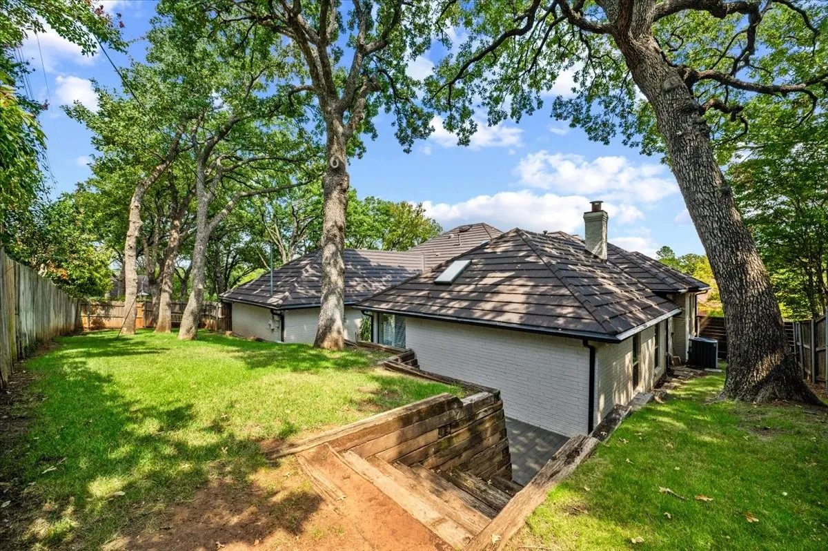 Single Family Residence For Sale in Tarrant County , 3908 Woodstock Drive, Colleyville, Texas 76034, 4 Bedroom, 3 Bathroom, 2 Garage spaces, 3,217 Sqft, built in 1985, mls#21395531, Real Estate Agent in Colleyville, Homes For Sale in Tarrant county, Homes For Sale in Colleyville, Realtor in Colleyville Texas, Real Estate Brokerage Independent Realty Texas, Luminita Cordes Realtor