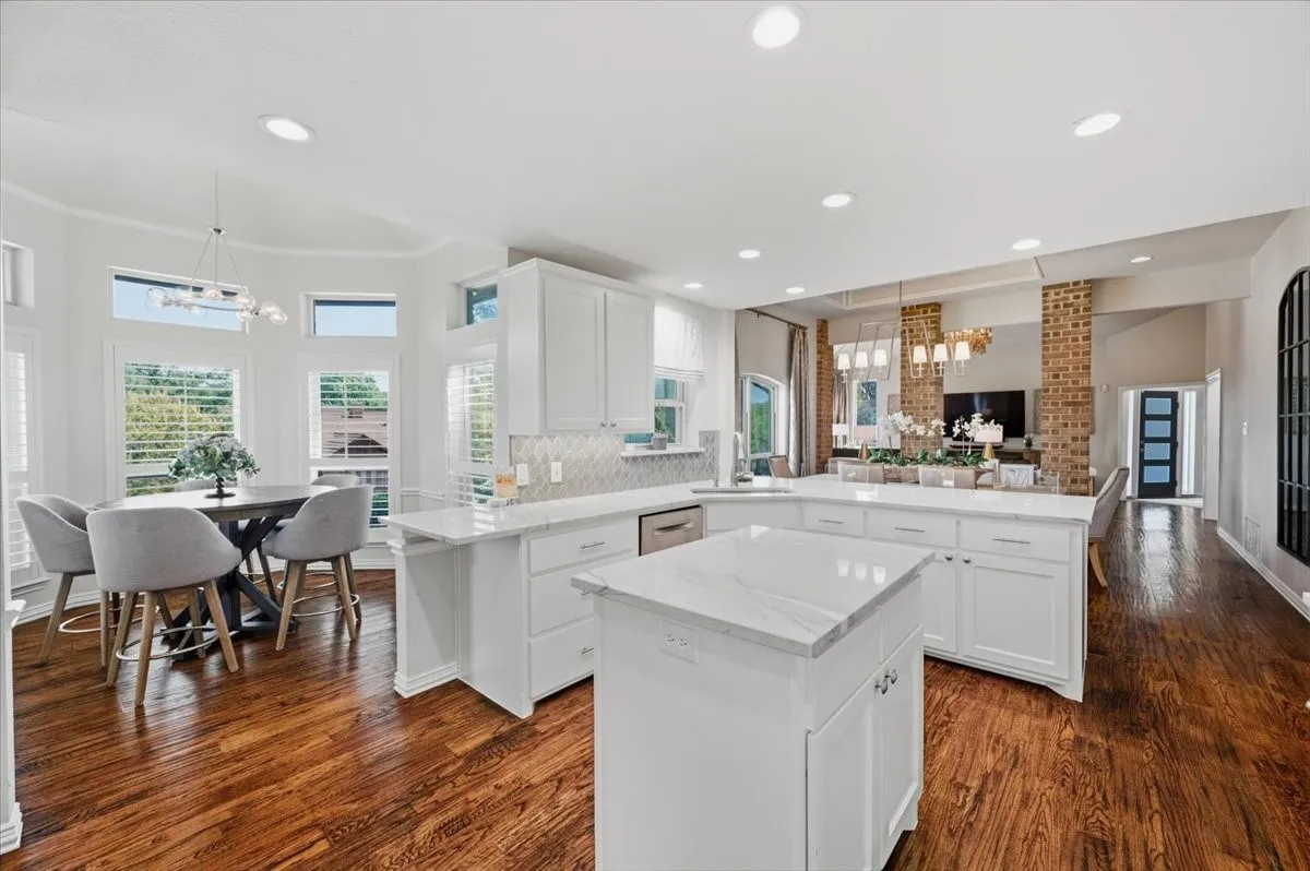 Single Family Residence For Sale in Tarrant County , 3908 Woodstock Drive, Colleyville, Texas 76034, 4 Bedroom, 3 Bathroom, 2 Garage spaces, 3,217 Sqft, built in 1985, mls#21395531, Real Estate Agent in Colleyville, Homes For Sale in Tarrant county, Homes For Sale in Colleyville, Realtor in Colleyville Texas, Real Estate Brokerage Independent Realty Texas, Luminita Cordes Realtor