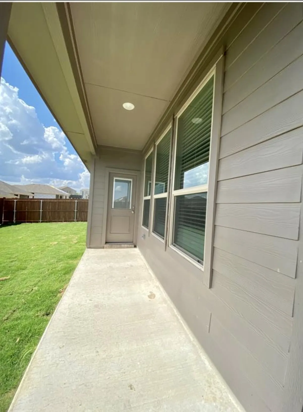 Single Family Residence For Rent in Tarrant County , 9717 Hickory Knob Drive, Fort Worth, Texas 76108, 5 Bedroom, 2 Bathroom, 2 Garage spaces, 2,133 Sqft, built in 2021, mls#21396898, Real Estate Agent in Fort Worth, Homes For Rent in Tarrant county, Homes For Rent in Fort Worth, Realtor in Fort Worth Texas, Real Estate Brokerage Independent Realty Texas, Luminita Cordes Realtor