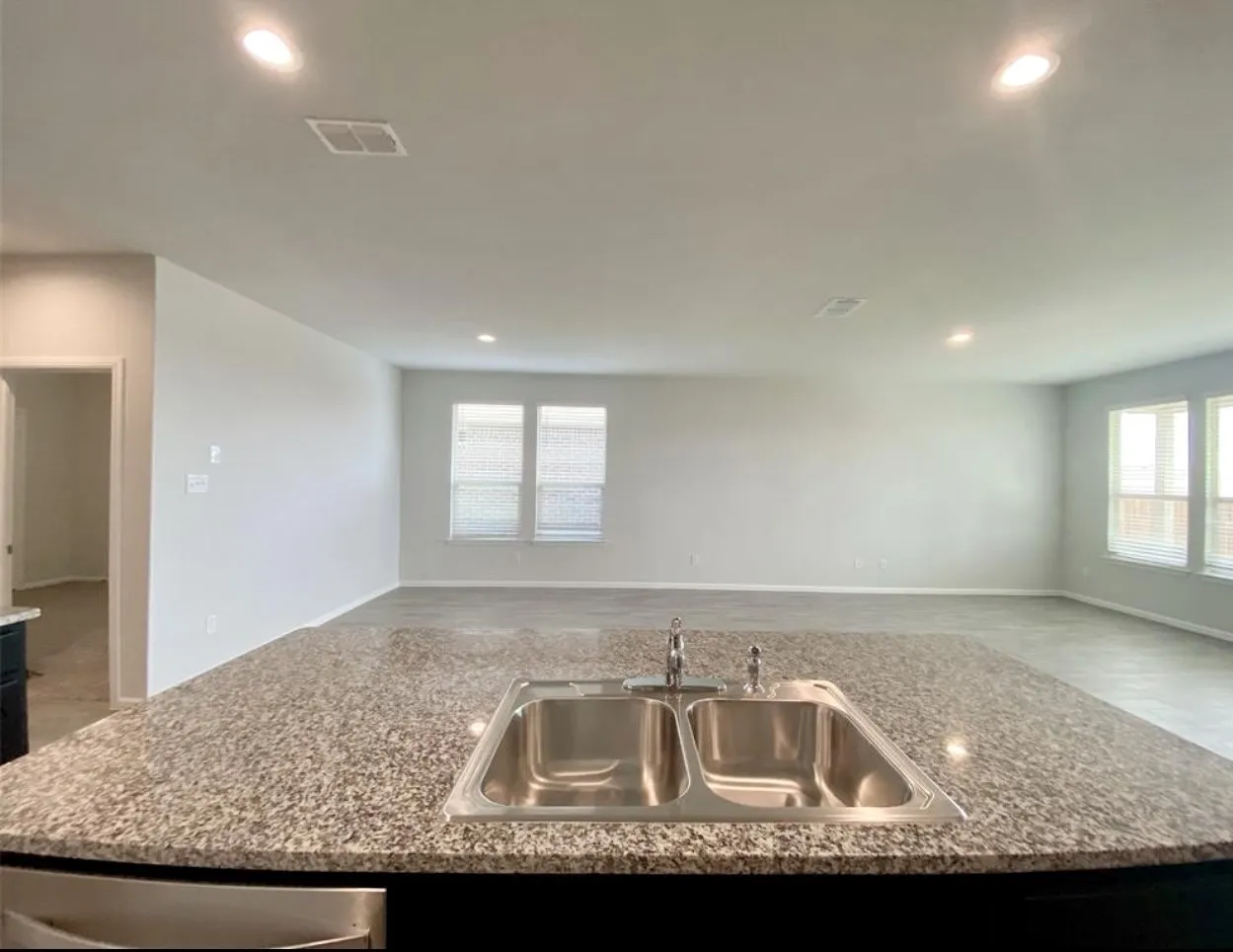 Single Family Residence For Rent in Tarrant County , 9717 Hickory Knob Drive, Fort Worth, Texas 76108, 5 Bedroom, 2 Bathroom, 2 Garage spaces, 2,133 Sqft, built in 2021, mls#21396898, Real Estate Agent in Fort Worth, Homes For Rent in Tarrant county, Homes For Rent in Fort Worth, Realtor in Fort Worth Texas, Real Estate Brokerage Independent Realty Texas, Luminita Cordes Realtor