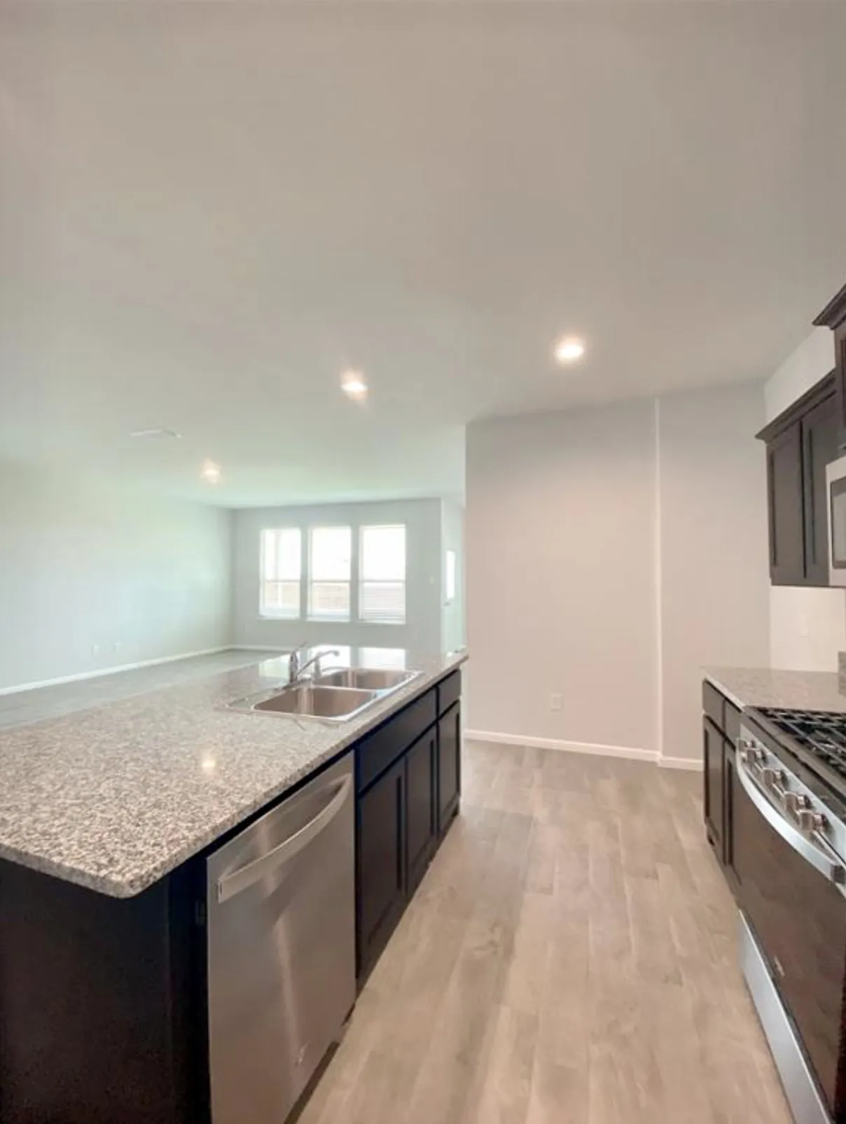 Single Family Residence For Rent in Tarrant County , 9717 Hickory Knob Drive, Fort Worth, Texas 76108, 5 Bedroom, 2 Bathroom, 2 Garage spaces, 2,133 Sqft, built in 2021, mls#21396898, Real Estate Agent in Fort Worth, Homes For Rent in Tarrant county, Homes For Rent in Fort Worth, Realtor in Fort Worth Texas, Real Estate Brokerage Independent Realty Texas, Luminita Cordes Realtor