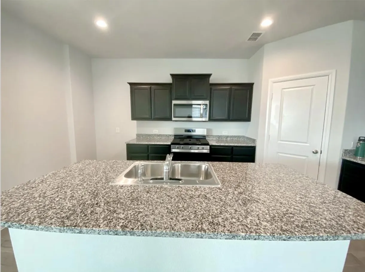 Single Family Residence For Rent in Tarrant County , 9717 Hickory Knob Drive, Fort Worth, Texas 76108, 5 Bedroom, 2 Bathroom, 2 Garage spaces, 2,133 Sqft, built in 2021, mls#21396898, Real Estate Agent in Fort Worth, Homes For Rent in Tarrant county, Homes For Rent in Fort Worth, Realtor in Fort Worth Texas, Real Estate Brokerage Independent Realty Texas, Luminita Cordes Realtor