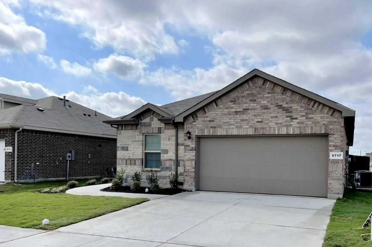 Single Family Residence For Rent in Tarrant County , 9717 Hickory Knob Drive, Fort Worth, Texas 76108, 5 Bedroom, 2 Bathroom, 2 Garage spaces, 2,133 Sqft, built in 2021, mls#21396898, Real Estate Agent in Fort Worth, Homes For Rent in Tarrant county, Homes For Rent in Fort Worth, Realtor in Fort Worth Texas, Real Estate Brokerage Independent Realty Texas, Luminita Cordes Realtor