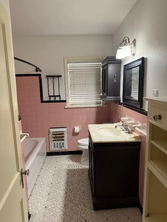 Duplex For Rent in Dallas County , 5450 Longview Street, Dallas, Texas 75206, 2 Bedroom, 1 Bathroom, Garage spaces, 3,096 Sqft, built in 1958, mls#21396903, Real Estate Agent in Dallas, Homes For Rent in Dallas county, Homes For Rent in Dallas, Realtor in Dallas Texas, Real Estate Brokerage Independent Realty Texas, Luminita Cordes Realtor