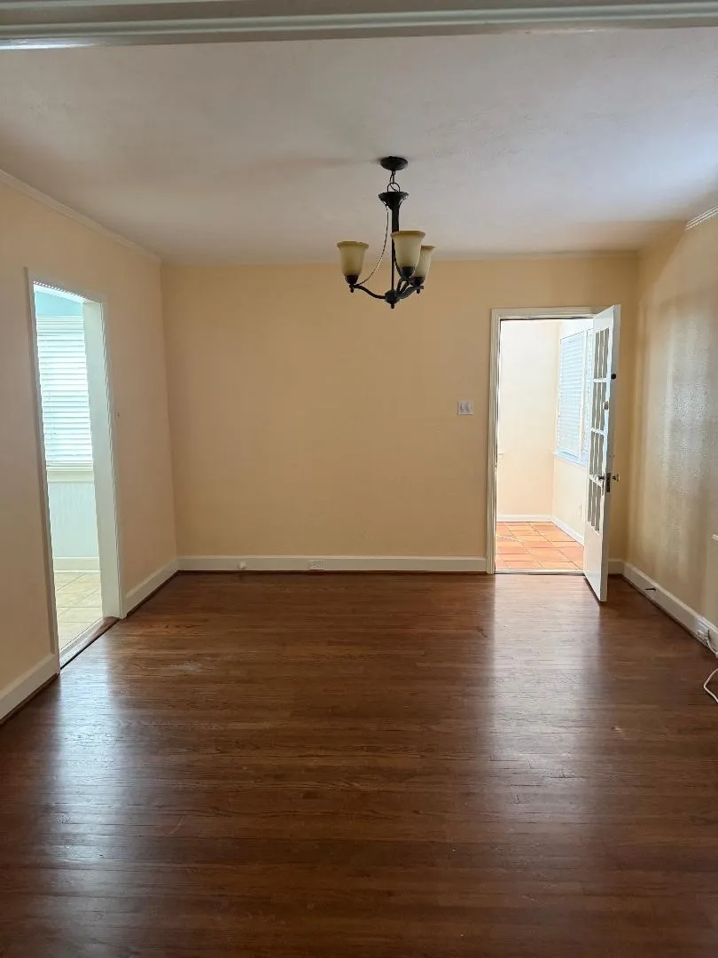 Duplex For Rent in Dallas County , 5450 Longview Street, Dallas, Texas 75206, 2 Bedroom, 1 Bathroom, Garage spaces, 3,096 Sqft, built in 1958, mls#21396903, Real Estate Agent in Dallas, Homes For Rent in Dallas county, Homes For Rent in Dallas, Realtor in Dallas Texas, Real Estate Brokerage Independent Realty Texas, Luminita Cordes Realtor