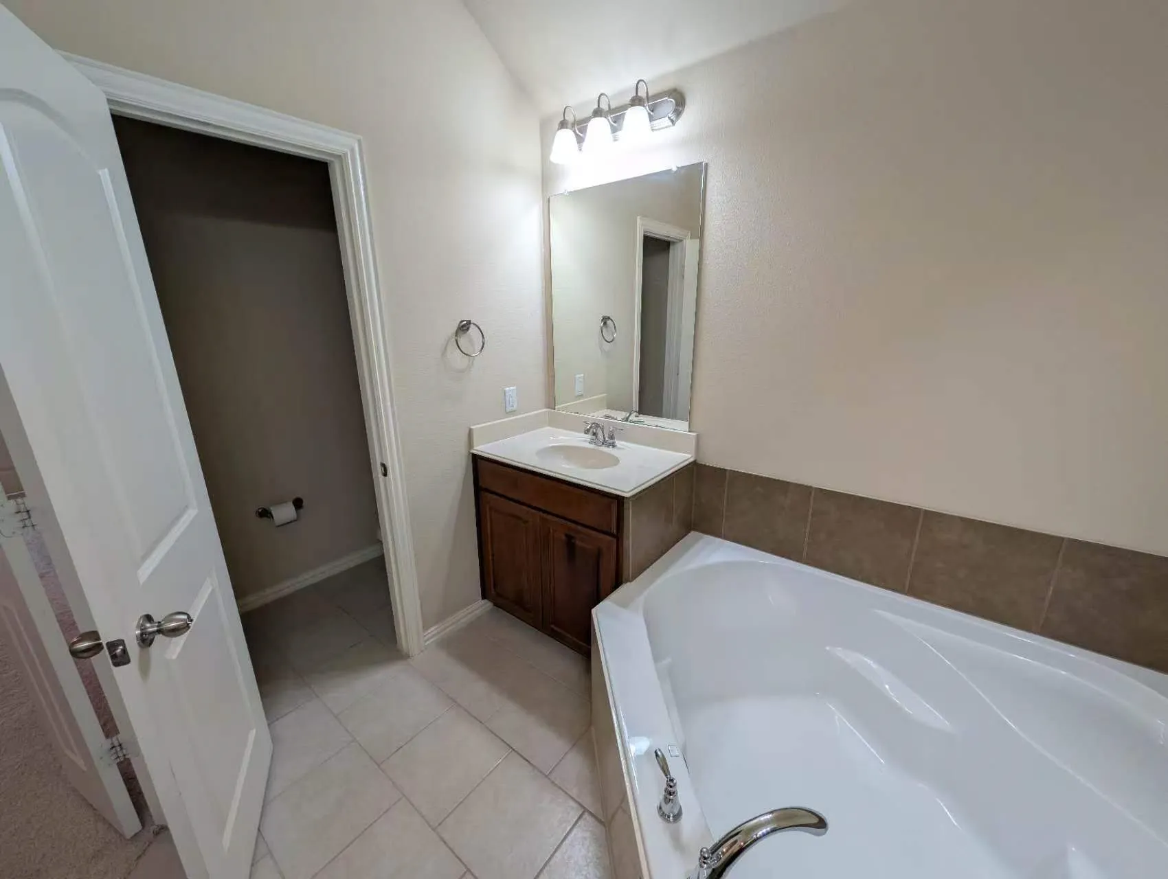 Single Family Residence For Rent in Collin County , 4666 Perthshire Court, Plano, Texas 75024, 3 Bedroom, 3 Bathroom, 2 Garage spaces, 1,634 Sqft, built in 2013, mls#21396222, Real Estate Agent in Plano, Homes For Rent in Collin county, Homes For Rent in Plano, Realtor in Plano Texas, Real Estate Brokerage Independent Realty Texas, Luminita Cordes Realtor
