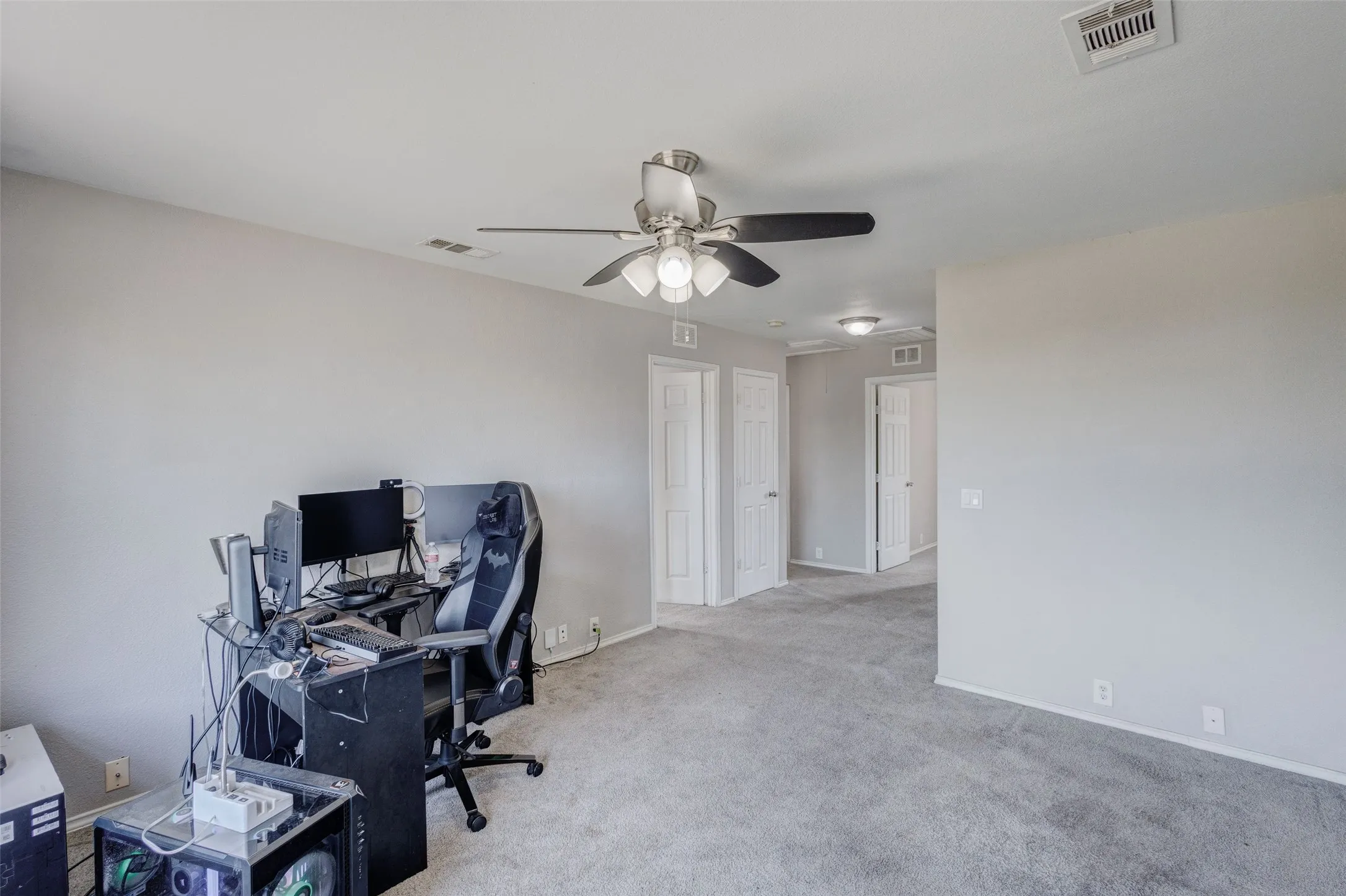 Single Family Residence For Sale in Tarrant County , 951 Zachary Drive, Arlington, Texas 76002, 4 Bedroom, 3 Bathroom, 2 Garage spaces, 2,360 Sqft, built in 2008, mls#21396614, Real Estate Agent in Arlington, Homes For Sale in Tarrant county, Homes For Sale in Arlington, Realtor in Arlington Texas, Real Estate Brokerage Independent Realty Texas, Luminita Cordes Realtor