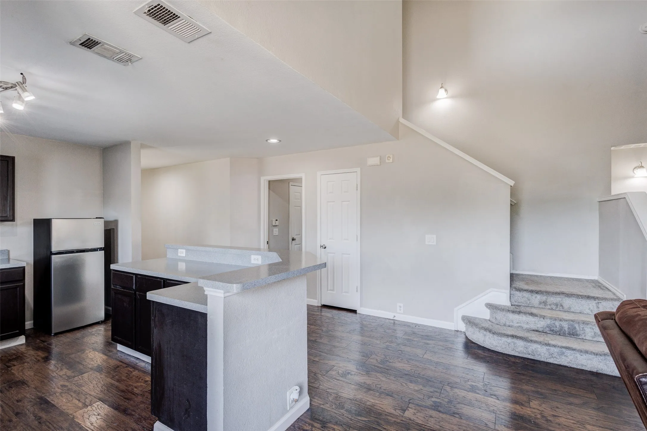 Single Family Residence For Sale in Tarrant County , 951 Zachary Drive, Arlington, Texas 76002, 4 Bedroom, 3 Bathroom, 2 Garage spaces, 2,360 Sqft, built in 2008, mls#21396614, Real Estate Agent in Arlington, Homes For Sale in Tarrant county, Homes For Sale in Arlington, Realtor in Arlington Texas, Real Estate Brokerage Independent Realty Texas, Luminita Cordes Realtor